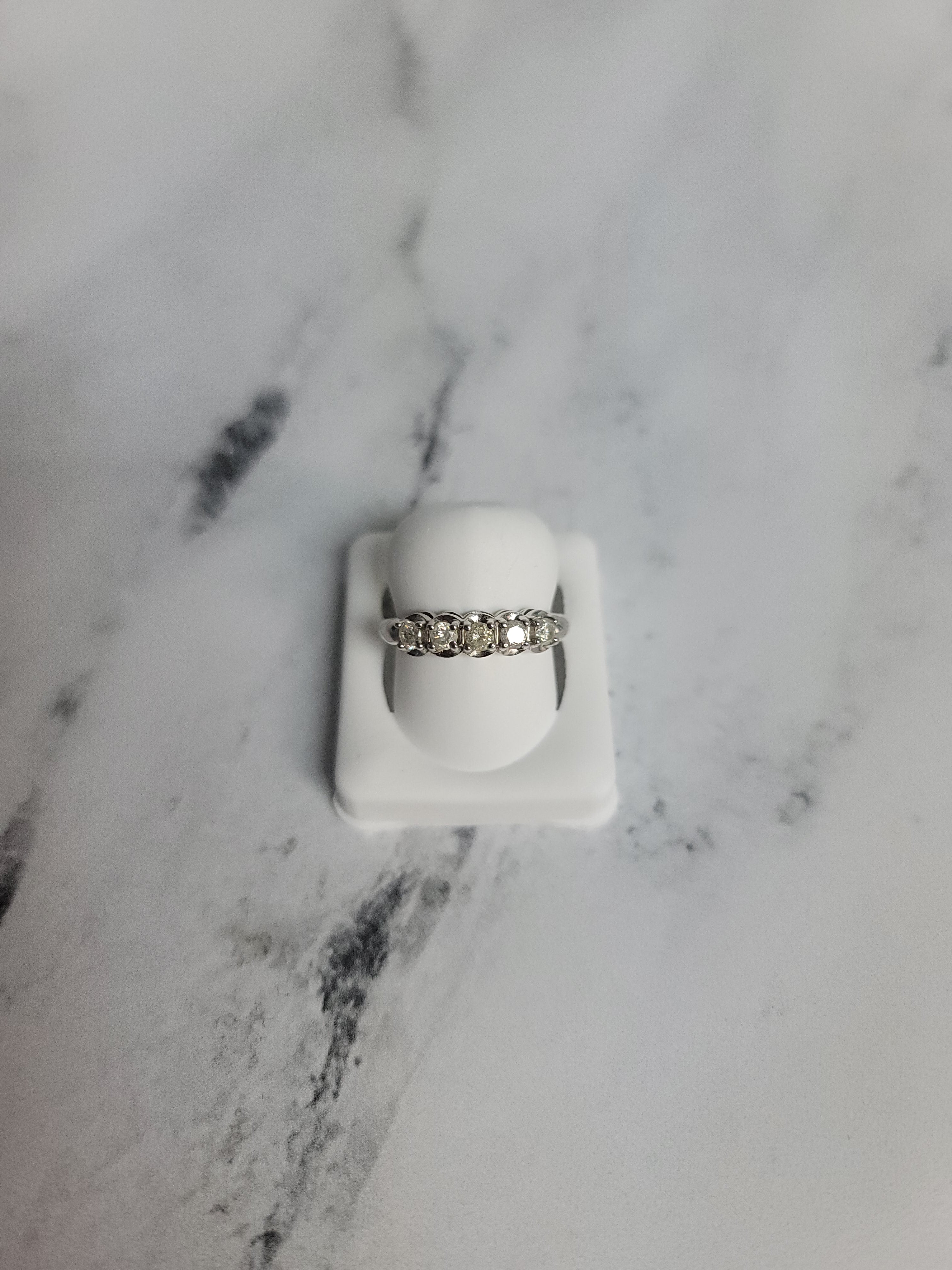 Alianza de boda con diamantes de 0,44 ct en oro blanco de 14 k