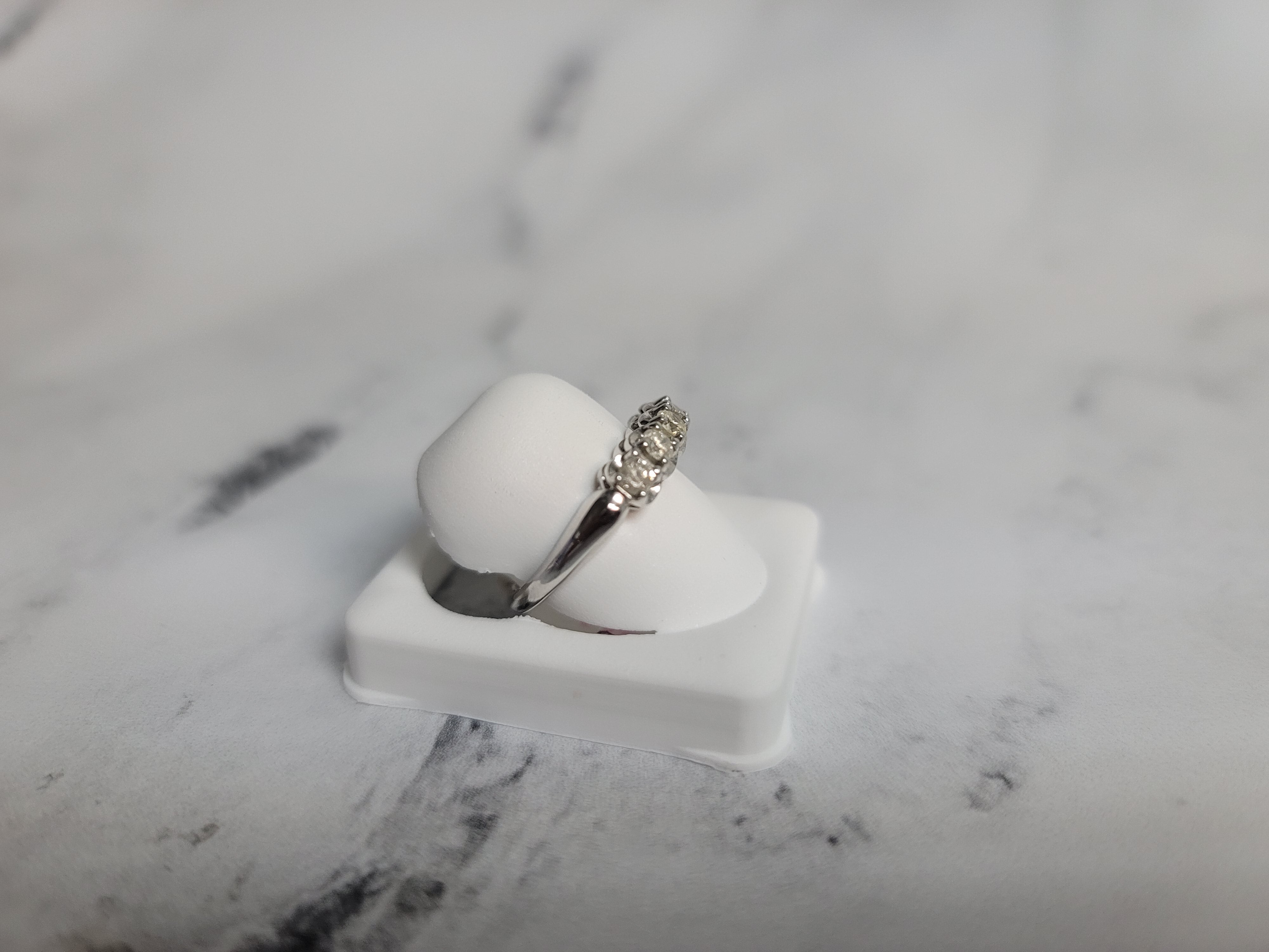 Alianza de boda con diamantes de 0,44 ct en oro blanco de 14 k