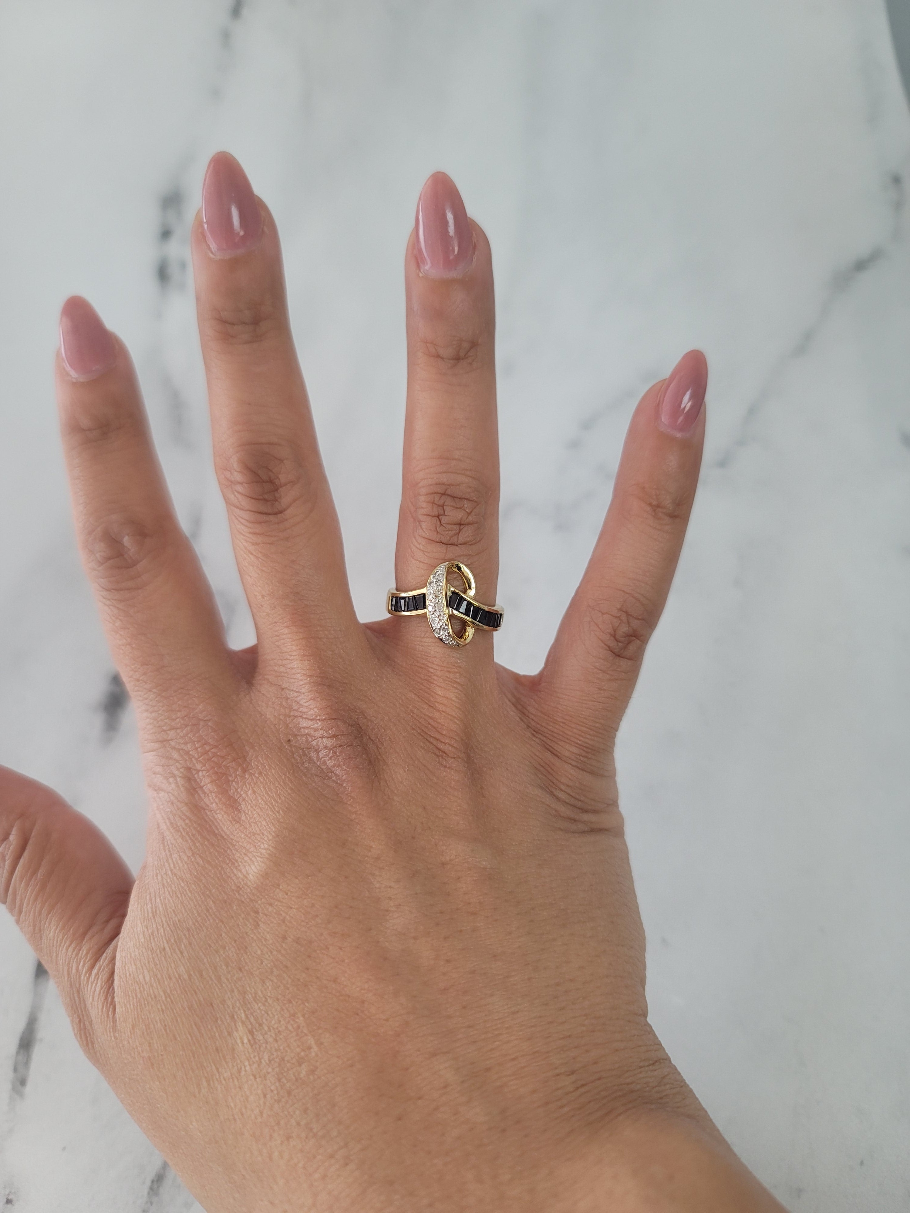 Anillo pavé de rubí y diamantes o anillo de zafiro y diamantes
