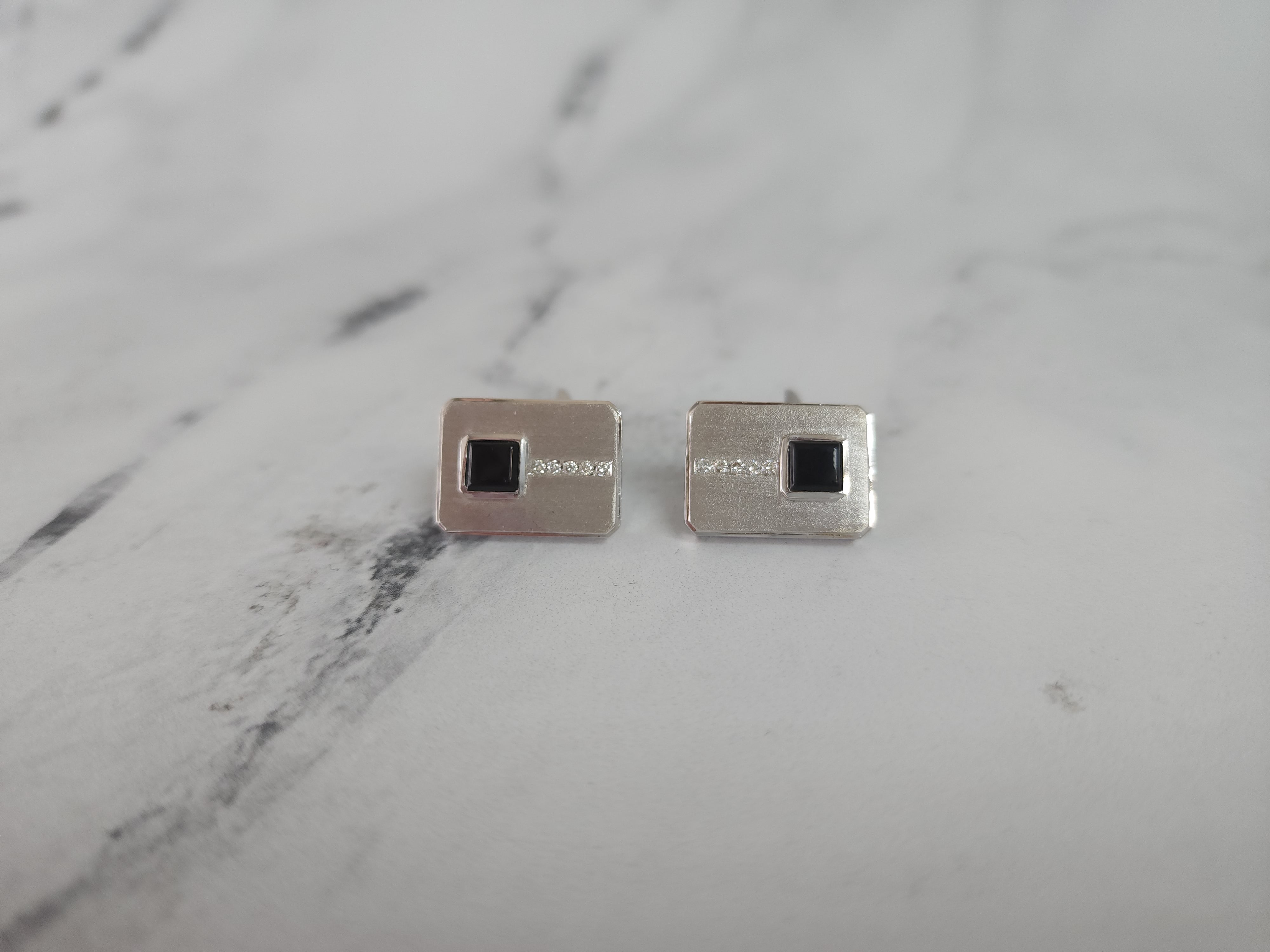 Gemelos de oro blanco de 14 k con diamantes y ónix en forma de rectángulo