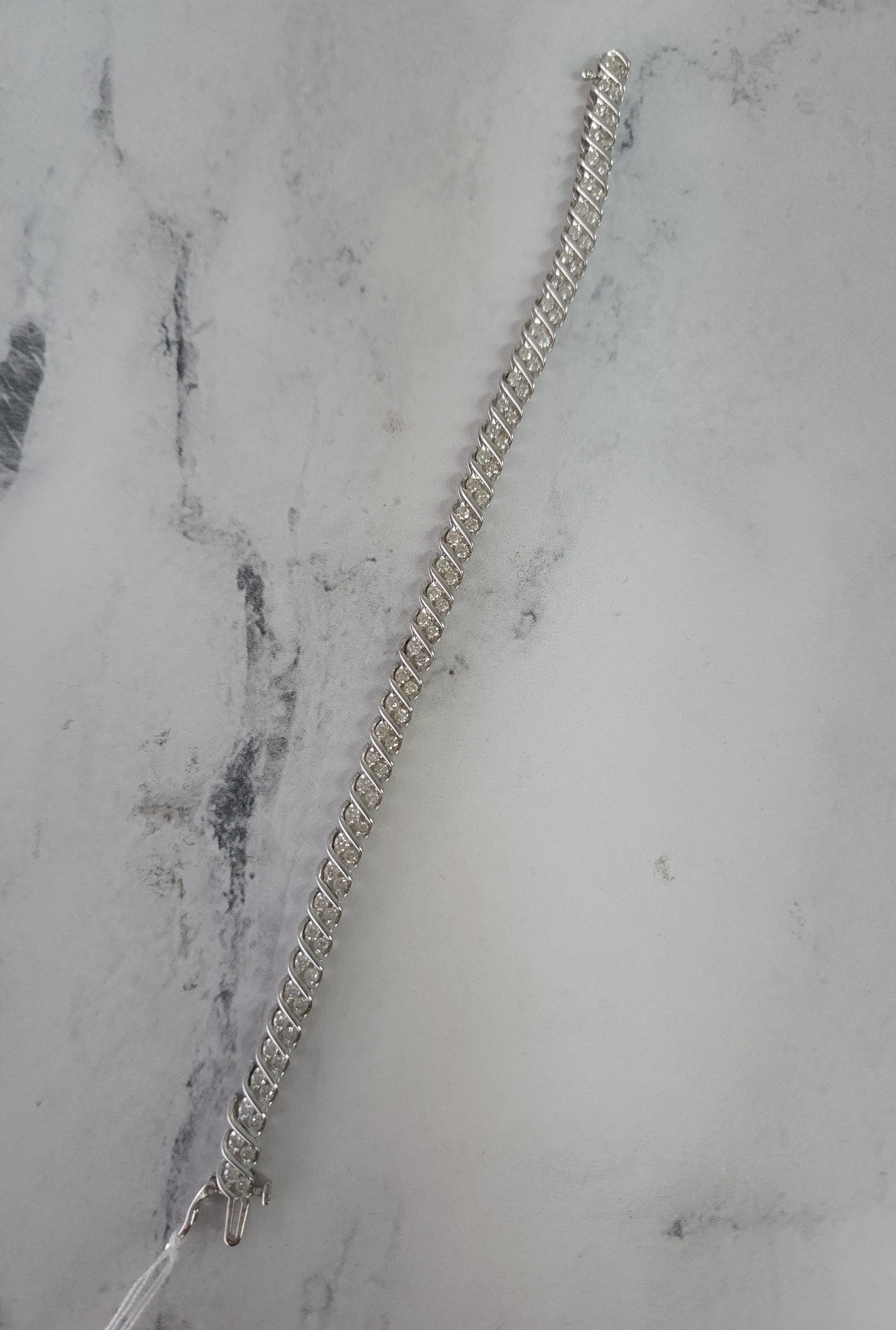 Pulsera de tenis con diamantes en doble fila en diagonal en oro blanco de 14 k