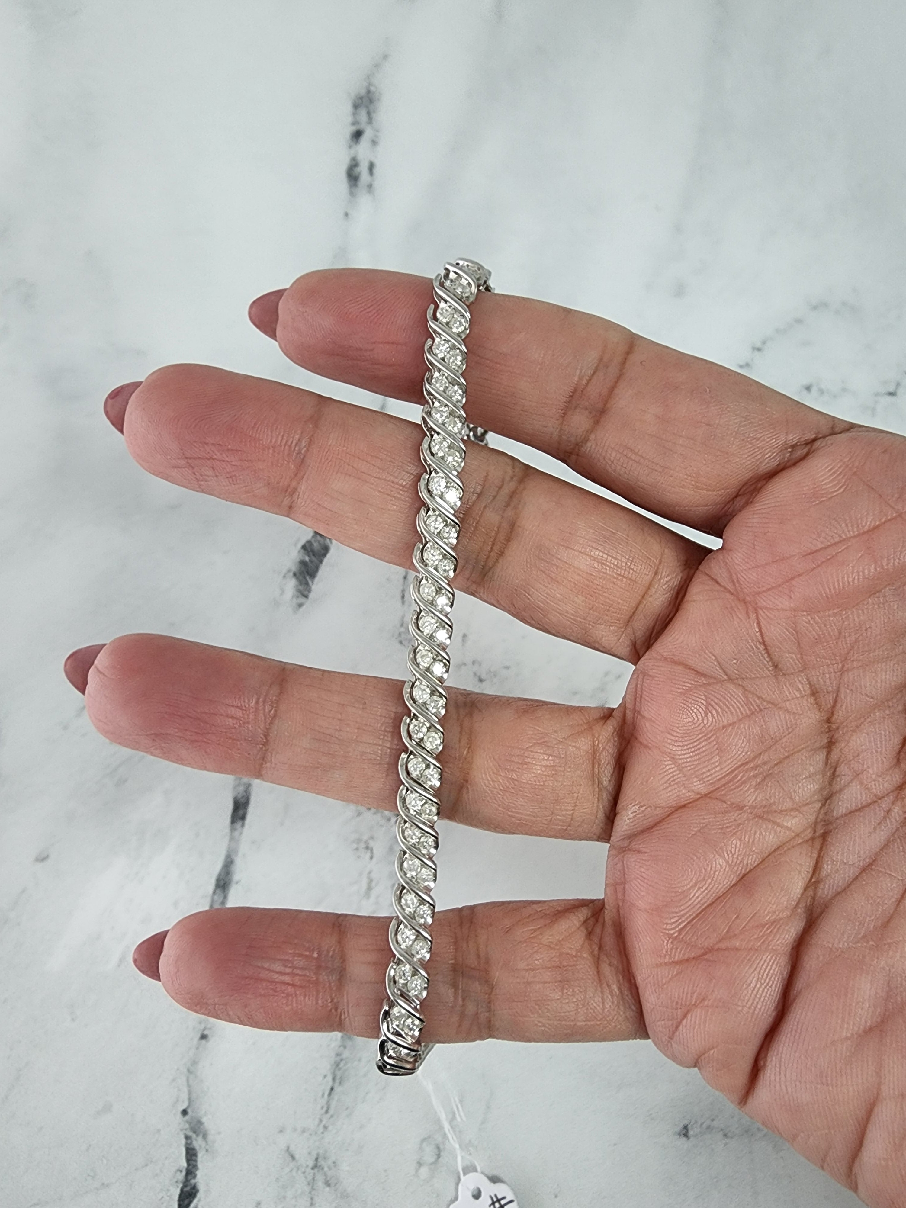 Pulsera de tenis con diamantes en doble fila en diagonal en oro blanco de 14 k