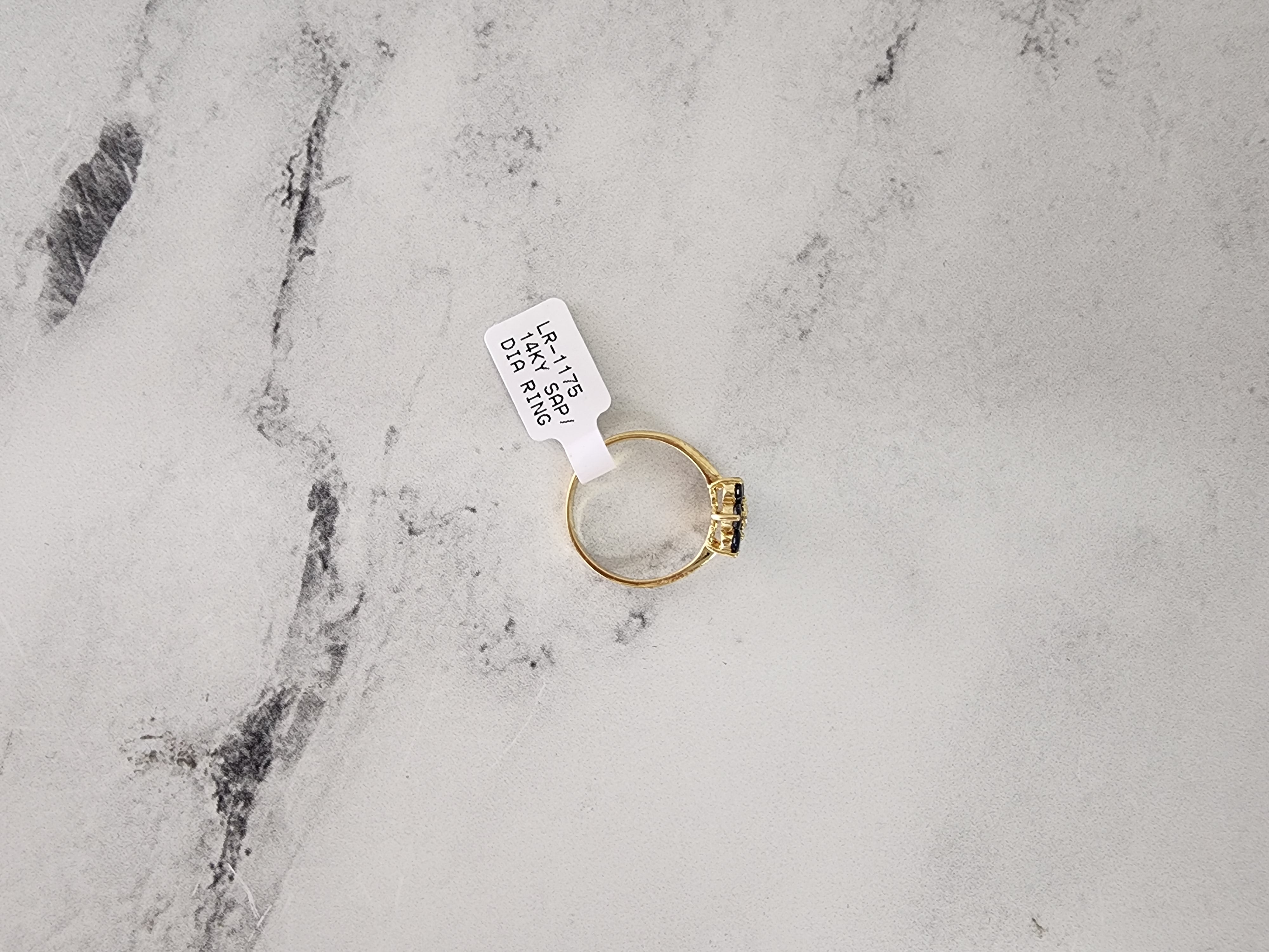 Anillo de oro amarillo de 14 quilates con forma de flor de zafiro