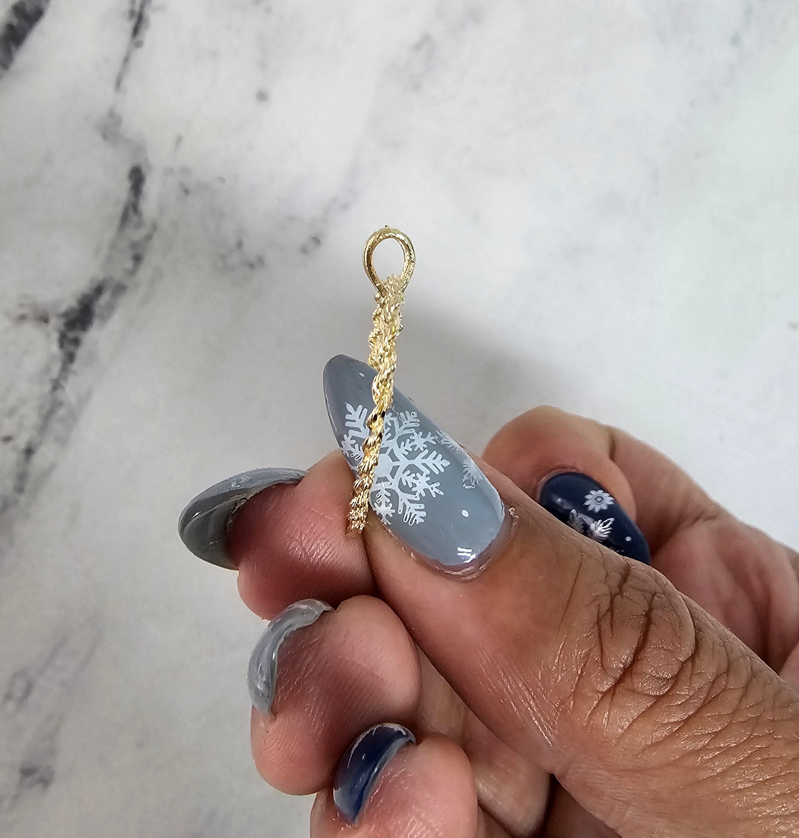 Colgante de cuerda en forma de corazón en oro amarillo de 10 quilates