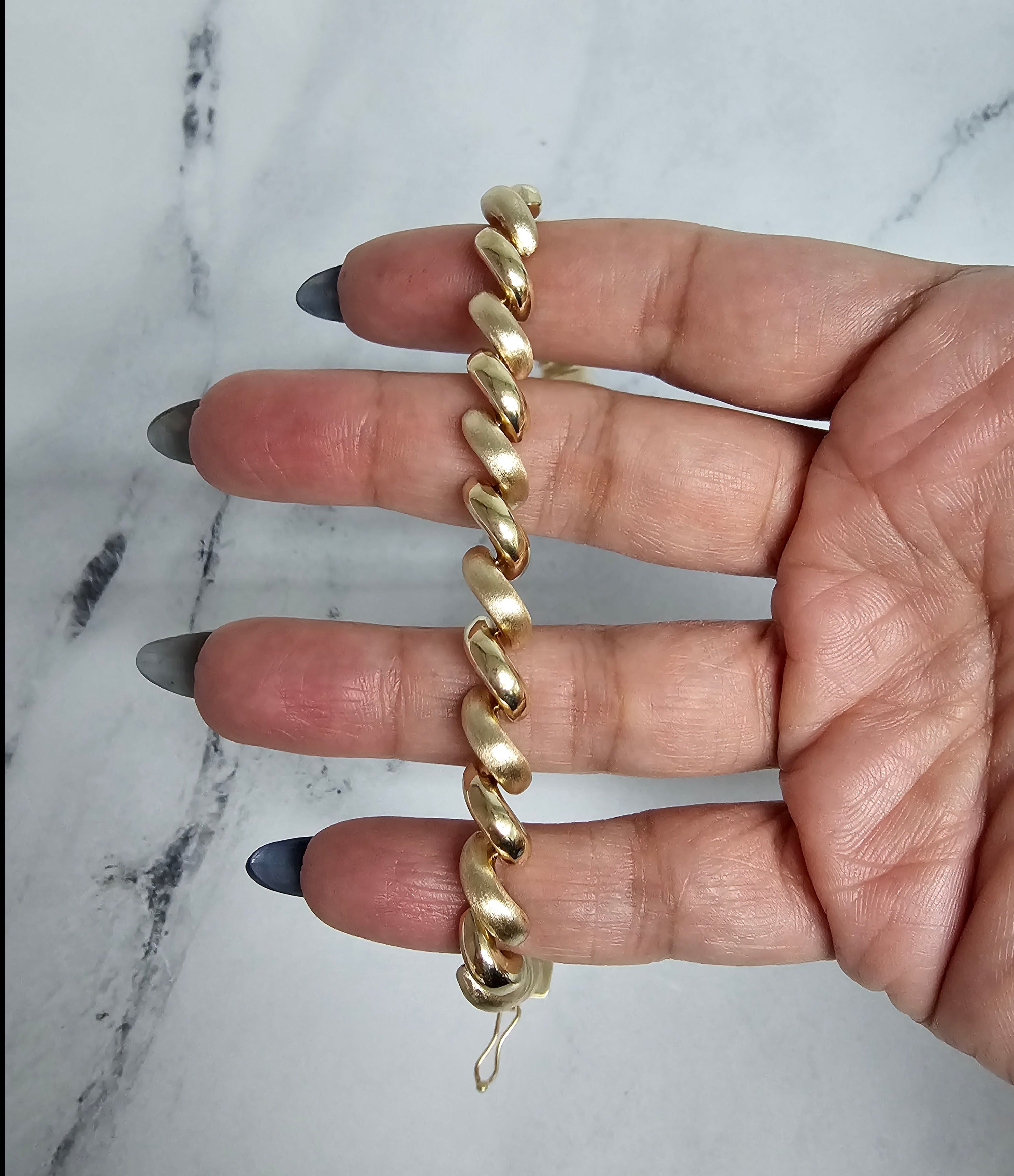 Pulsera de eslabones de oro San Marco de 7,35 mm con acabado mixto en oro amarillo de 14 k