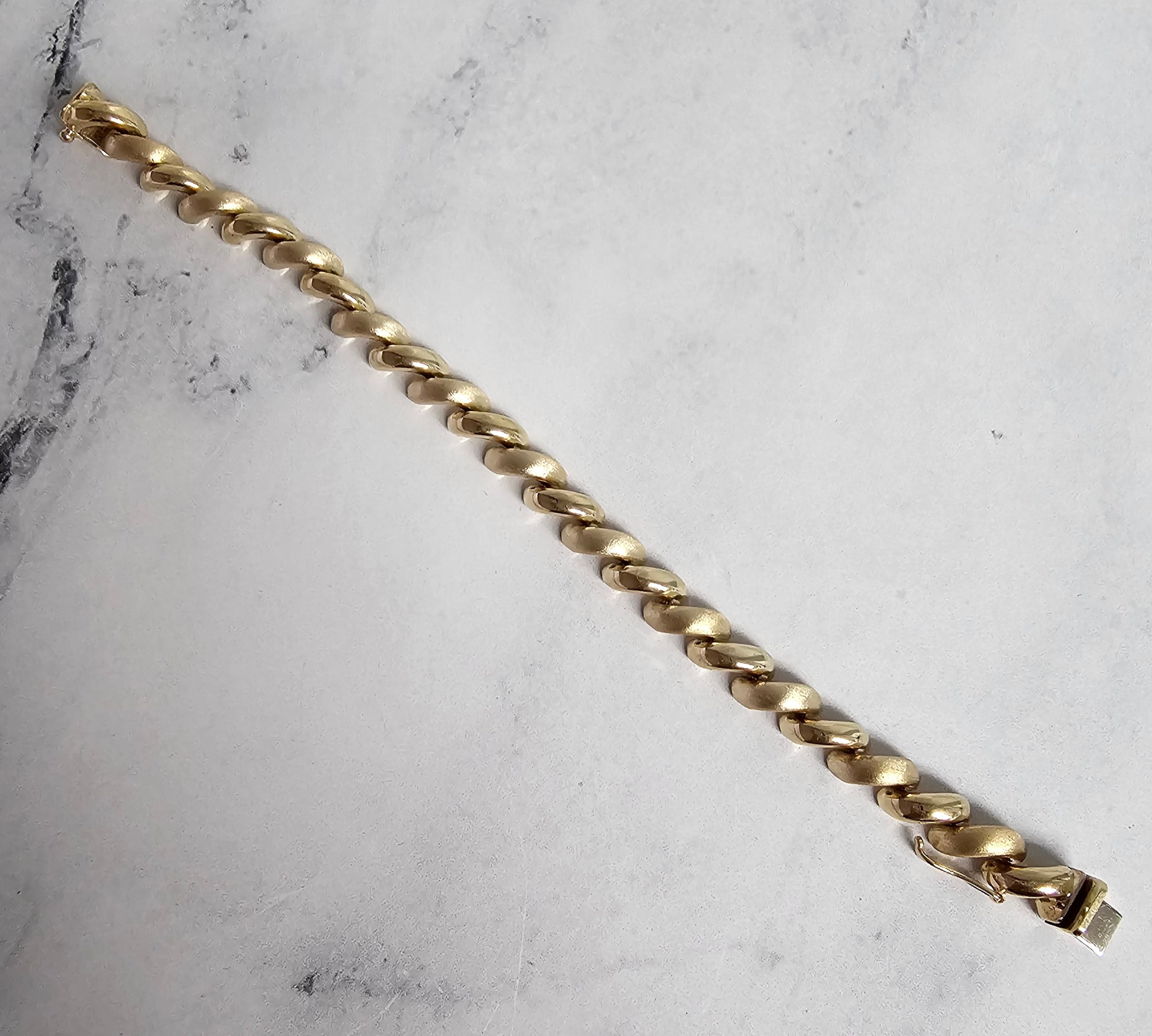 Pulsera de eslabones de oro San Marco de 7,35 mm con acabado mixto en oro amarillo de 14 k