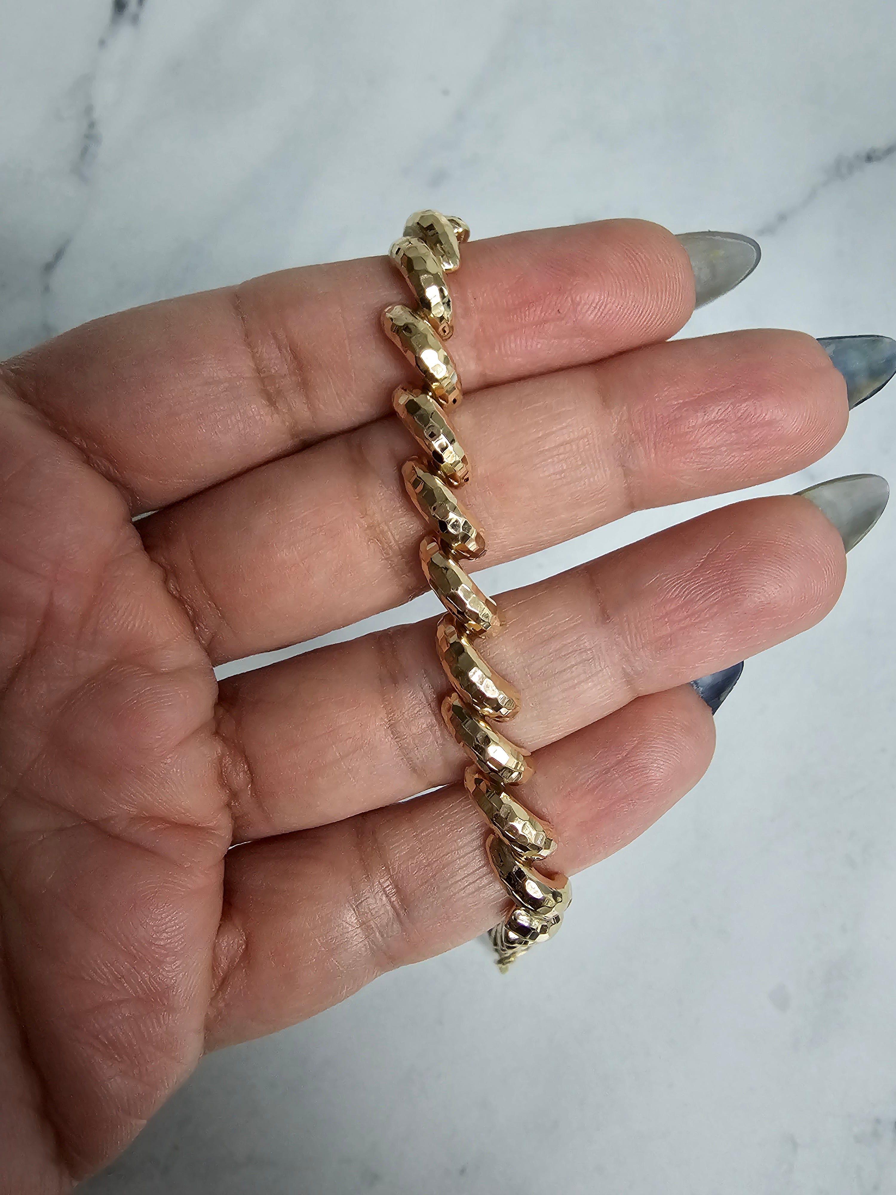 Pulsera de eslabones de oro San Marco de 7,25 mm con acabado pulido y martillado