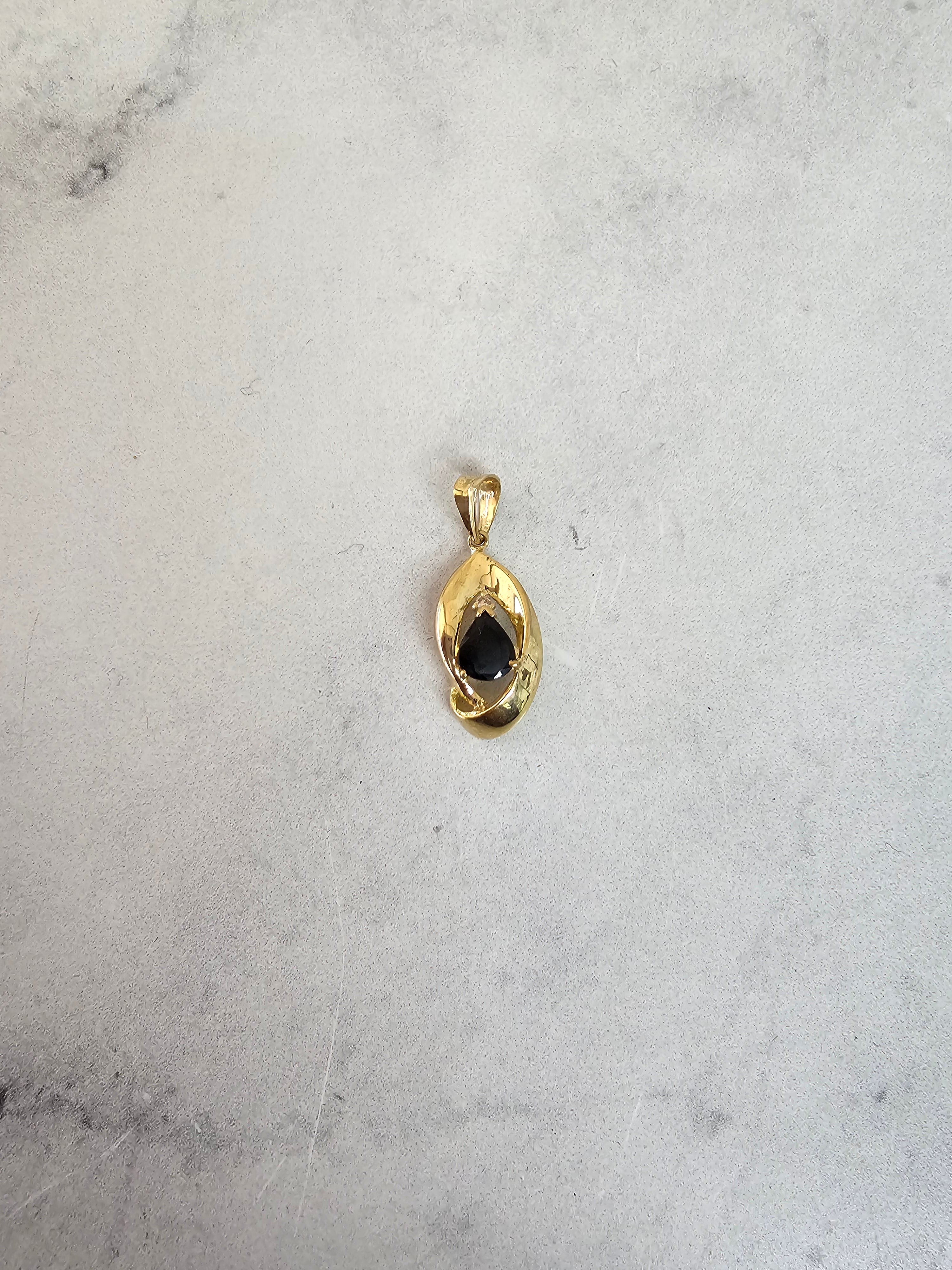 Collar de diamantes y zafiros dorados en oro amarillo de 14 k