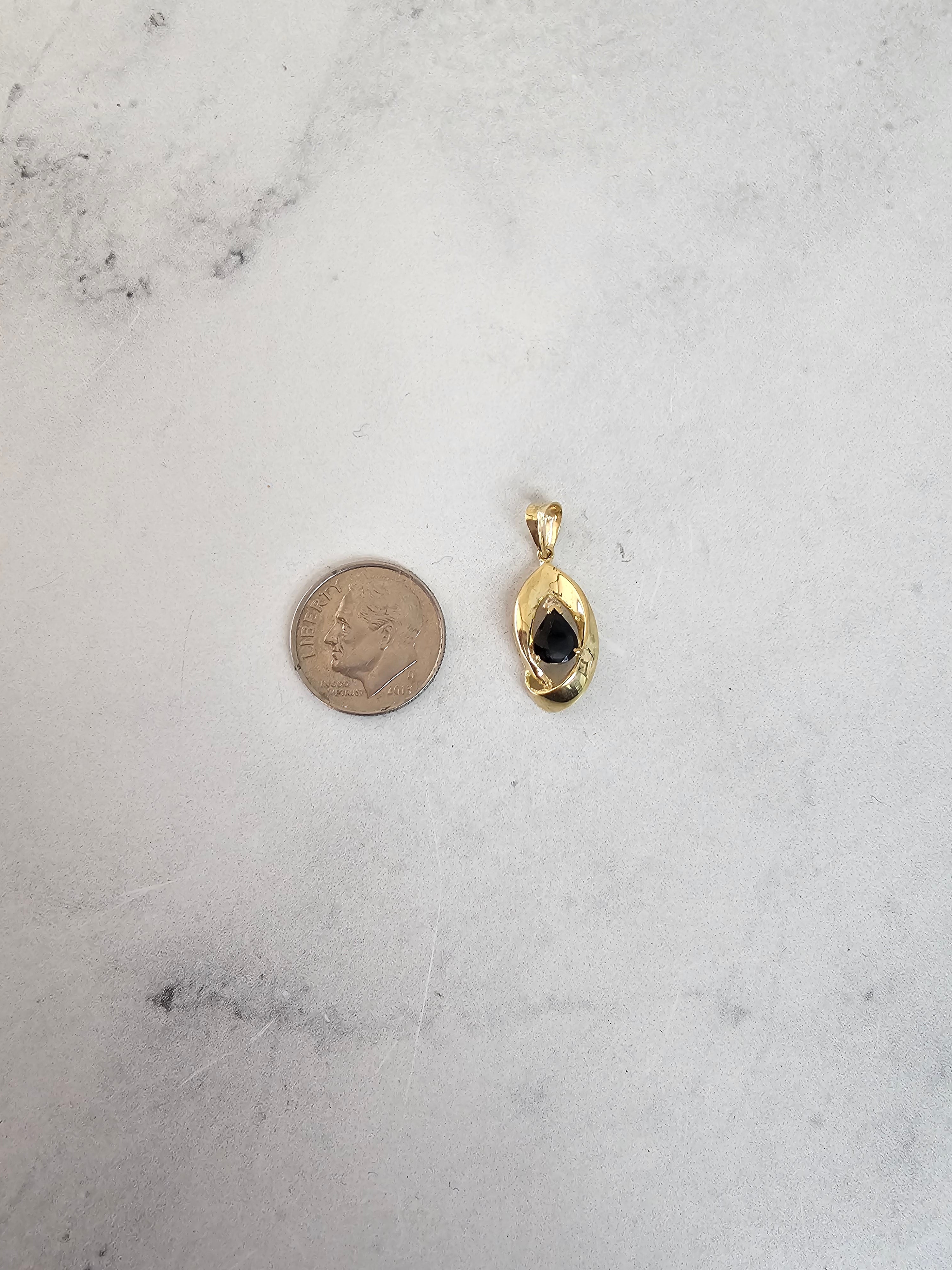 Collar de diamantes y zafiros dorados en oro amarillo de 14 k