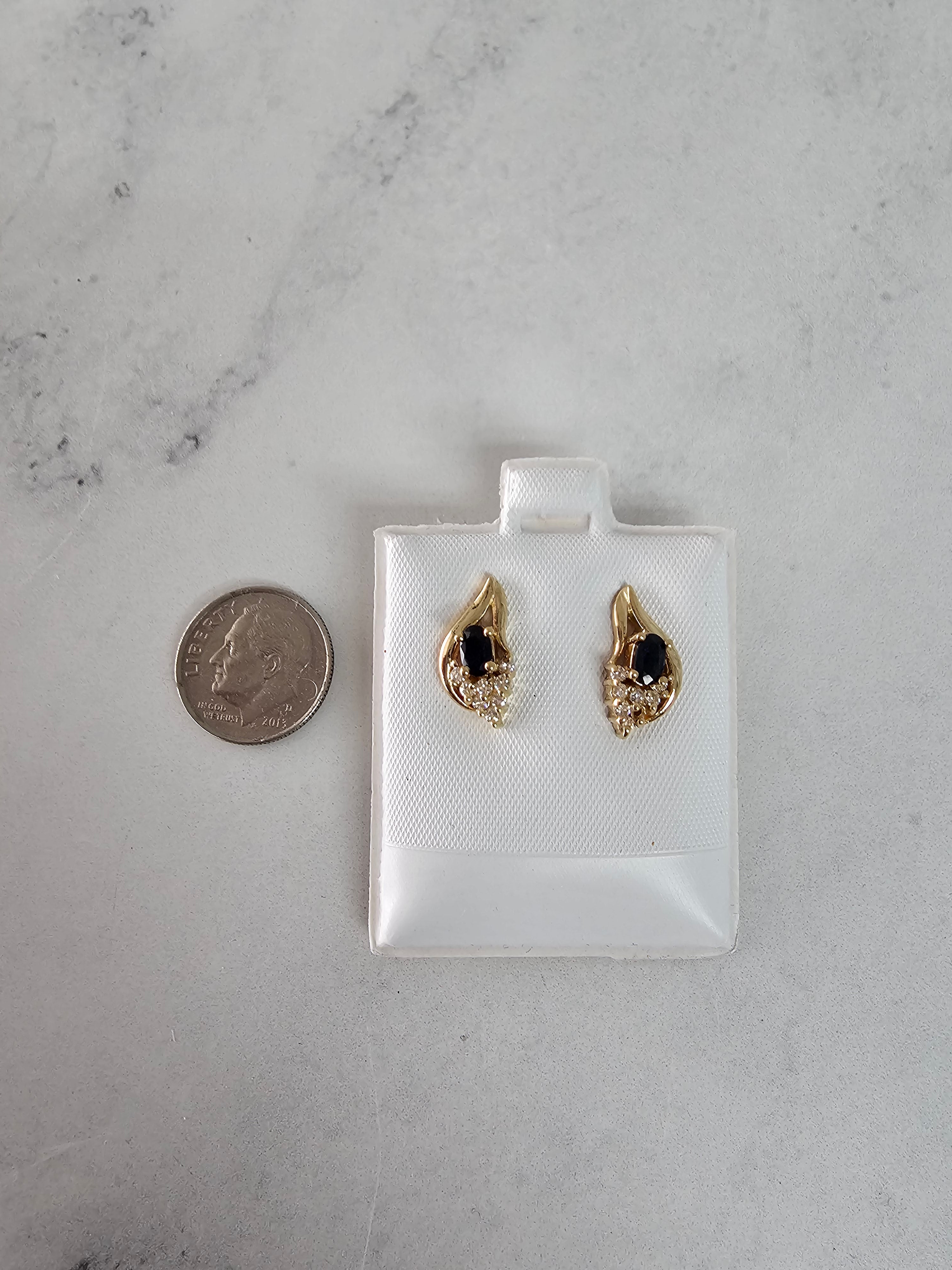 Pendientes de zafiro y diamantes en oro amarillo de 14 k