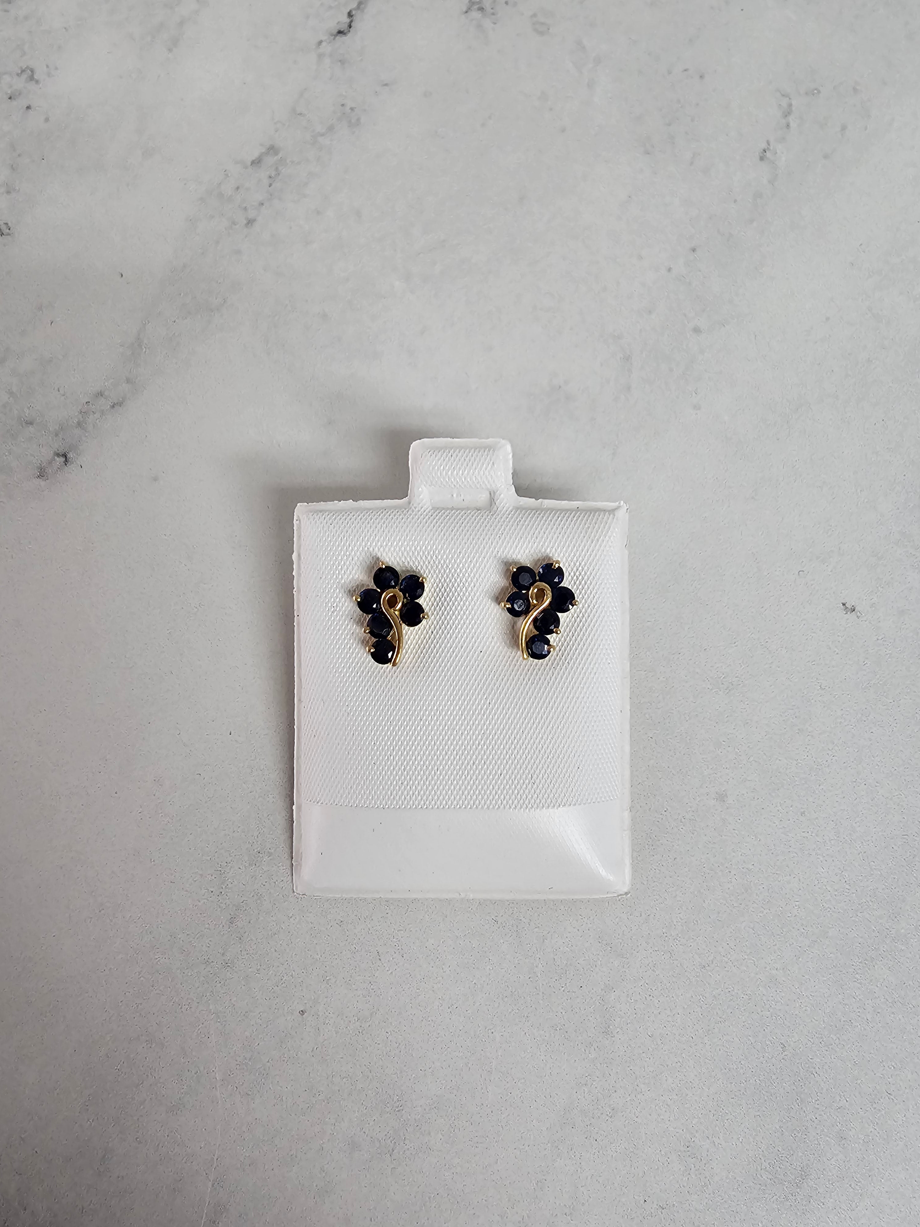 Pendientes con racimo de zafiros en oro amarillo de 14 k