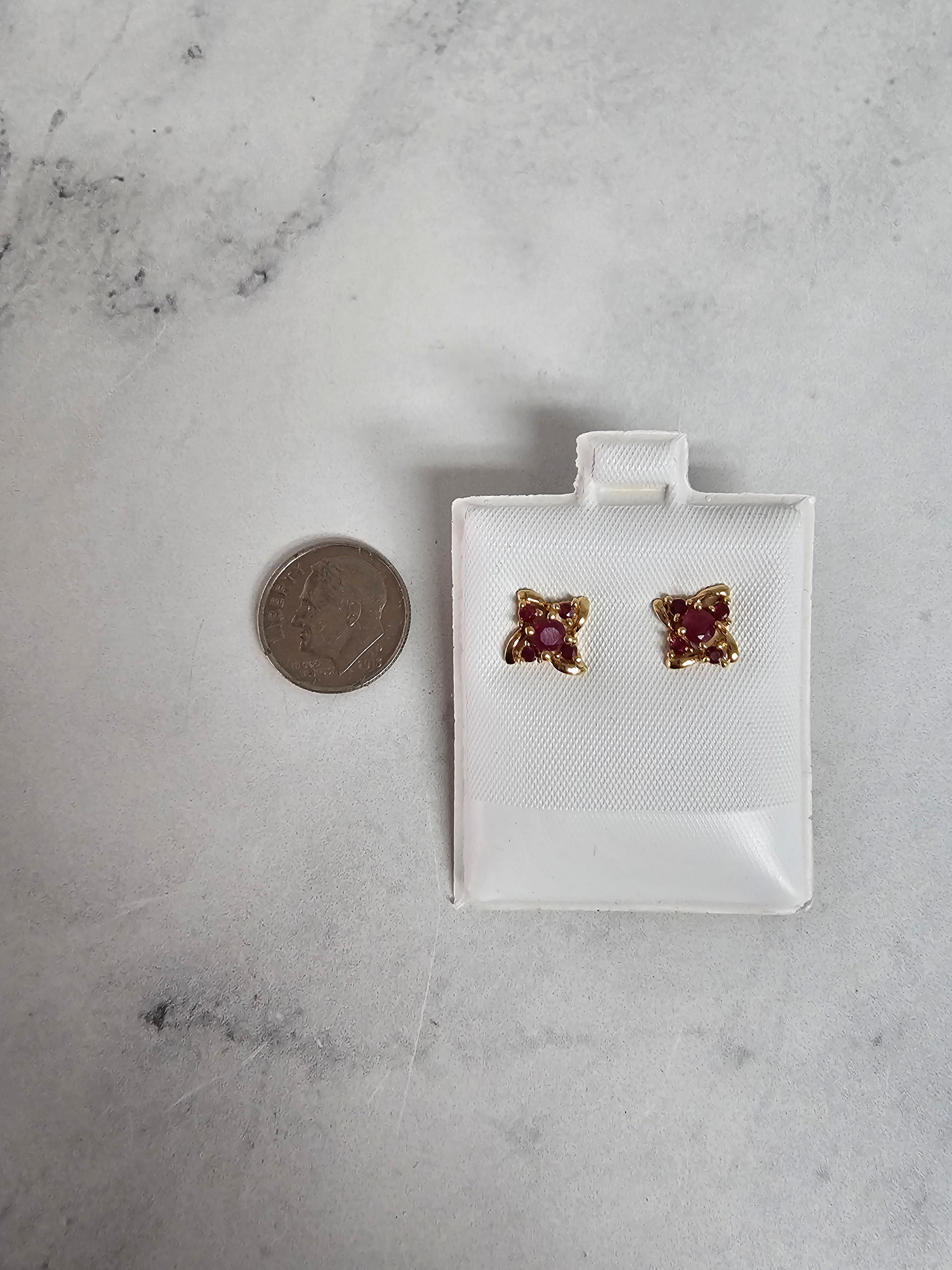 Pendientes de oro de 14 k con racimo de rubíes y marquesa