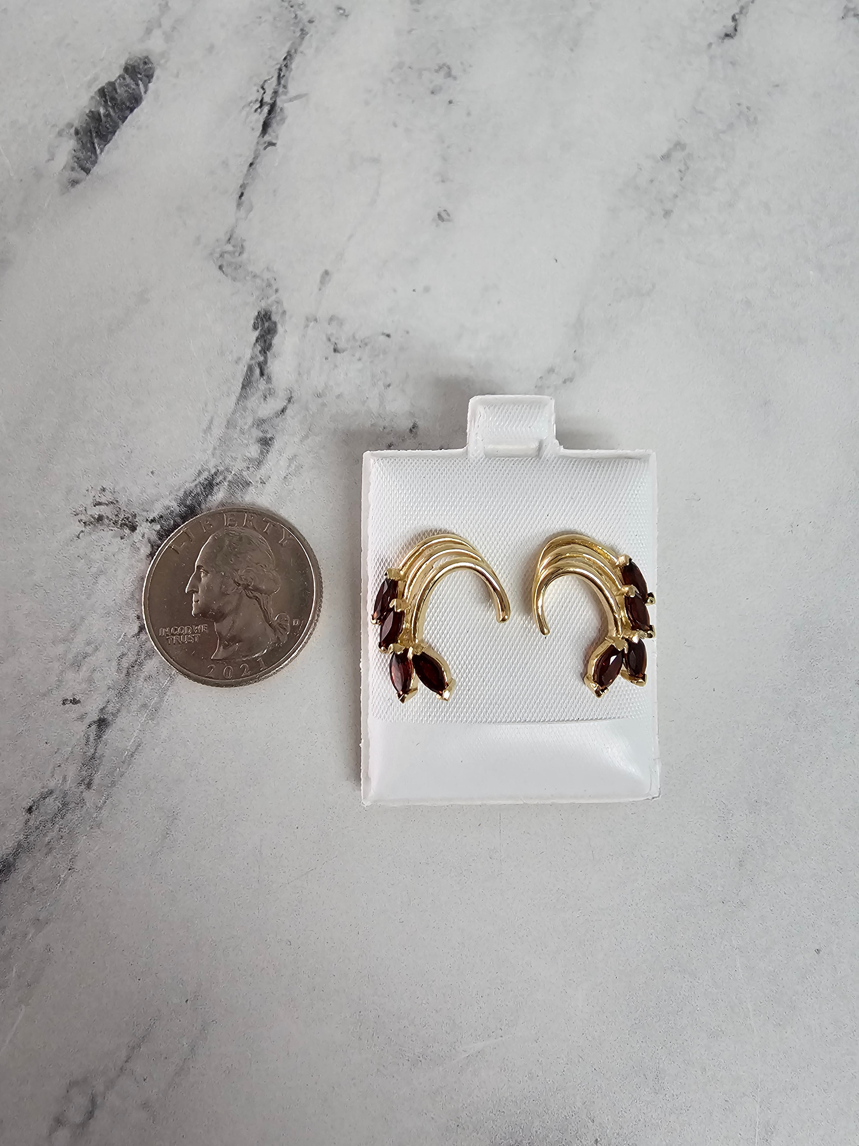 Pendientes de granate de dos quilates con detalles dorados Oro amarillo de 14 k