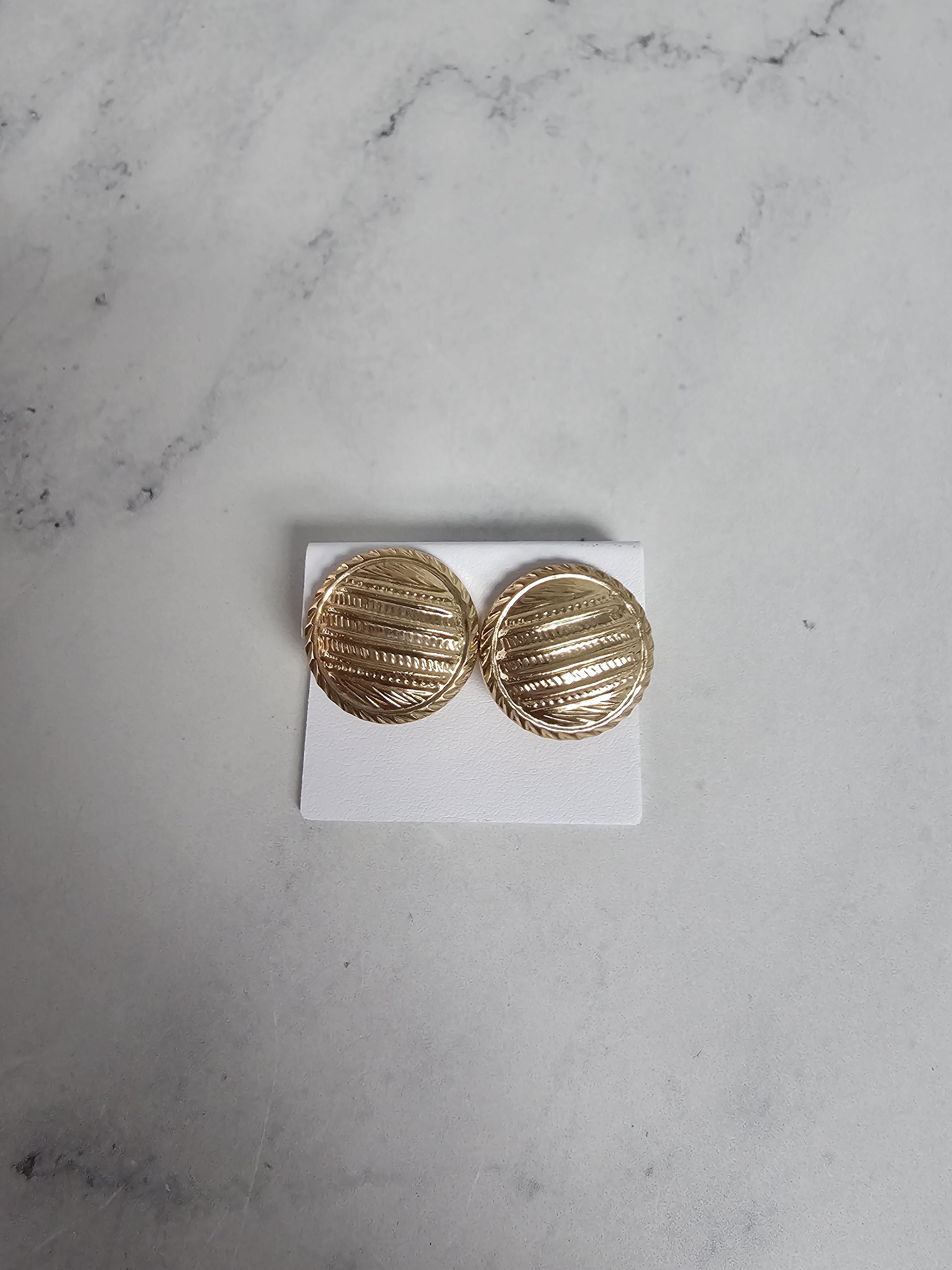 Detailed Vertical Quilted Large Round Earrings