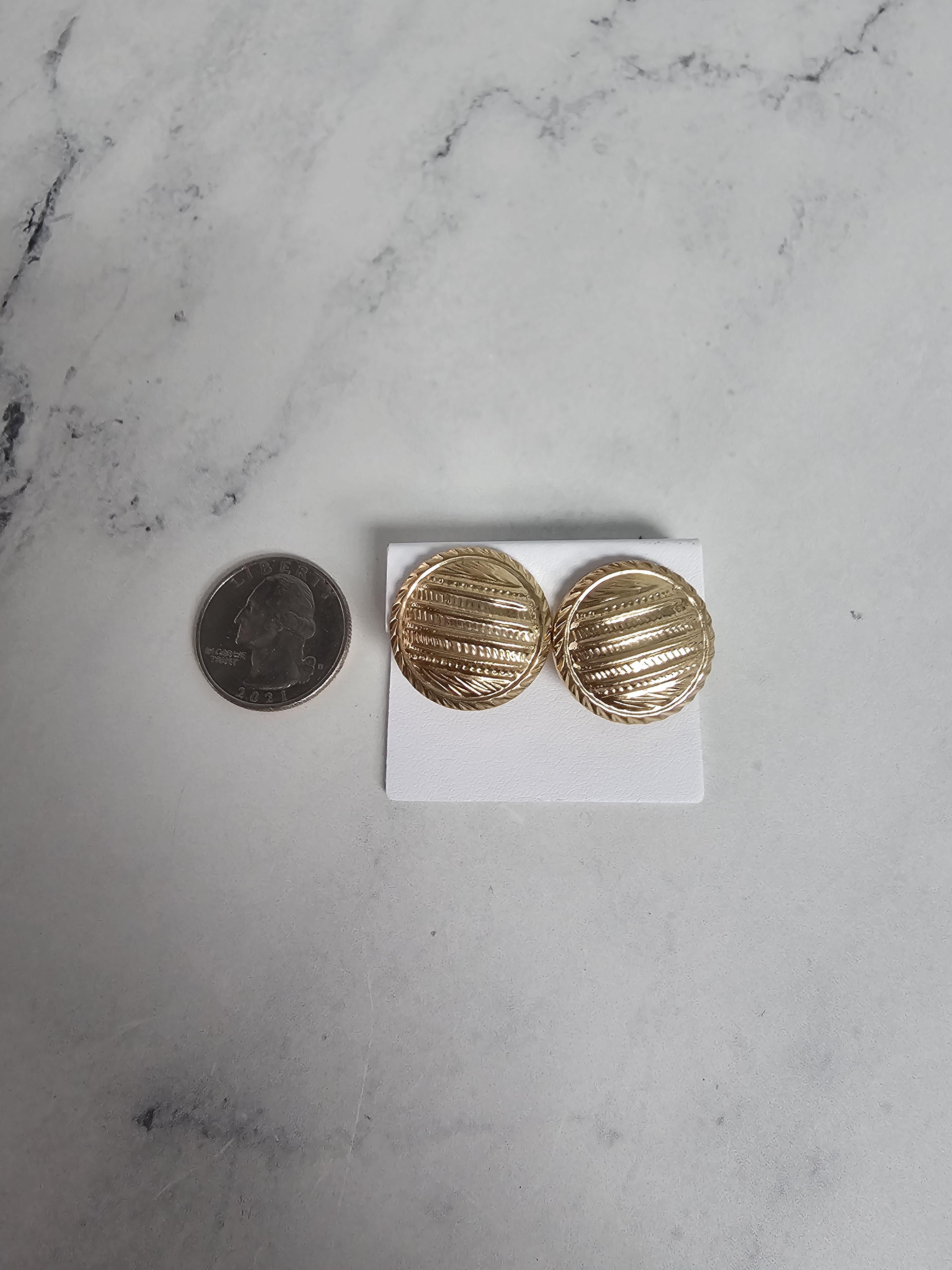 Detailed Vertical Quilted Large Round Earrings