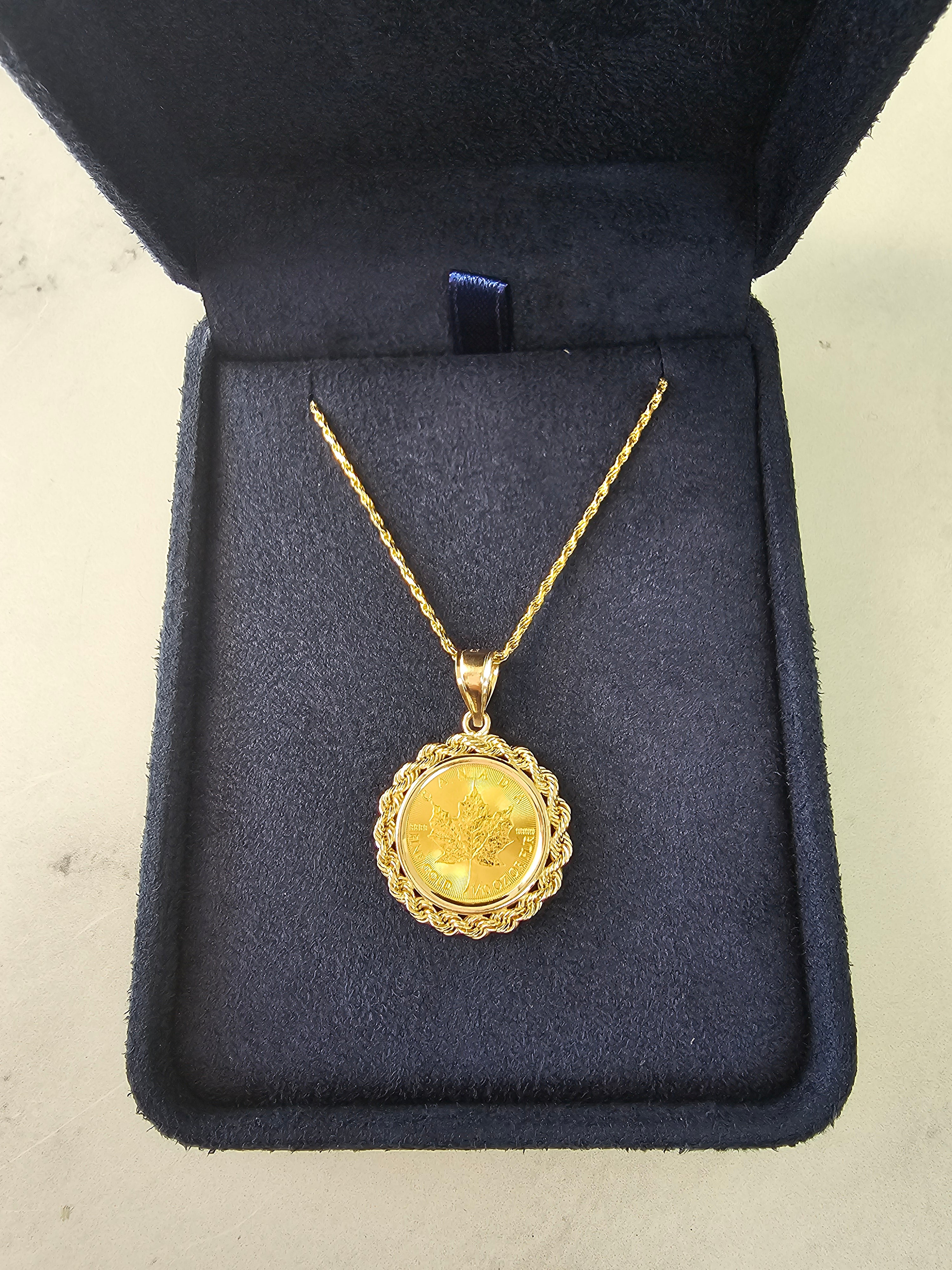 Collar con moneda de hoja de arce canadiense de oro fino de 1/10 oz con bisel de cuerda