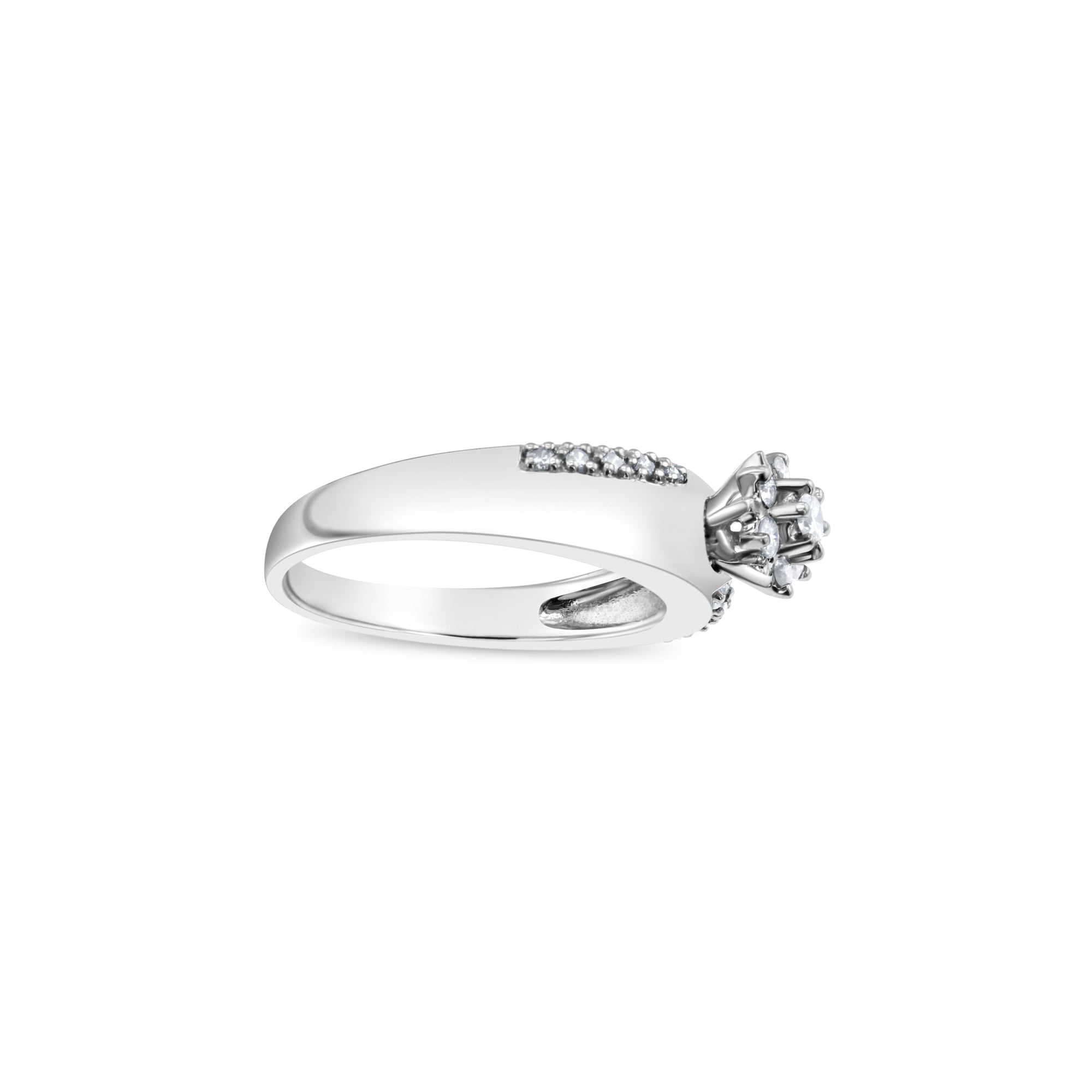 Anillo de compromiso con diamantes de medio quilate en oro blanco de 14 k