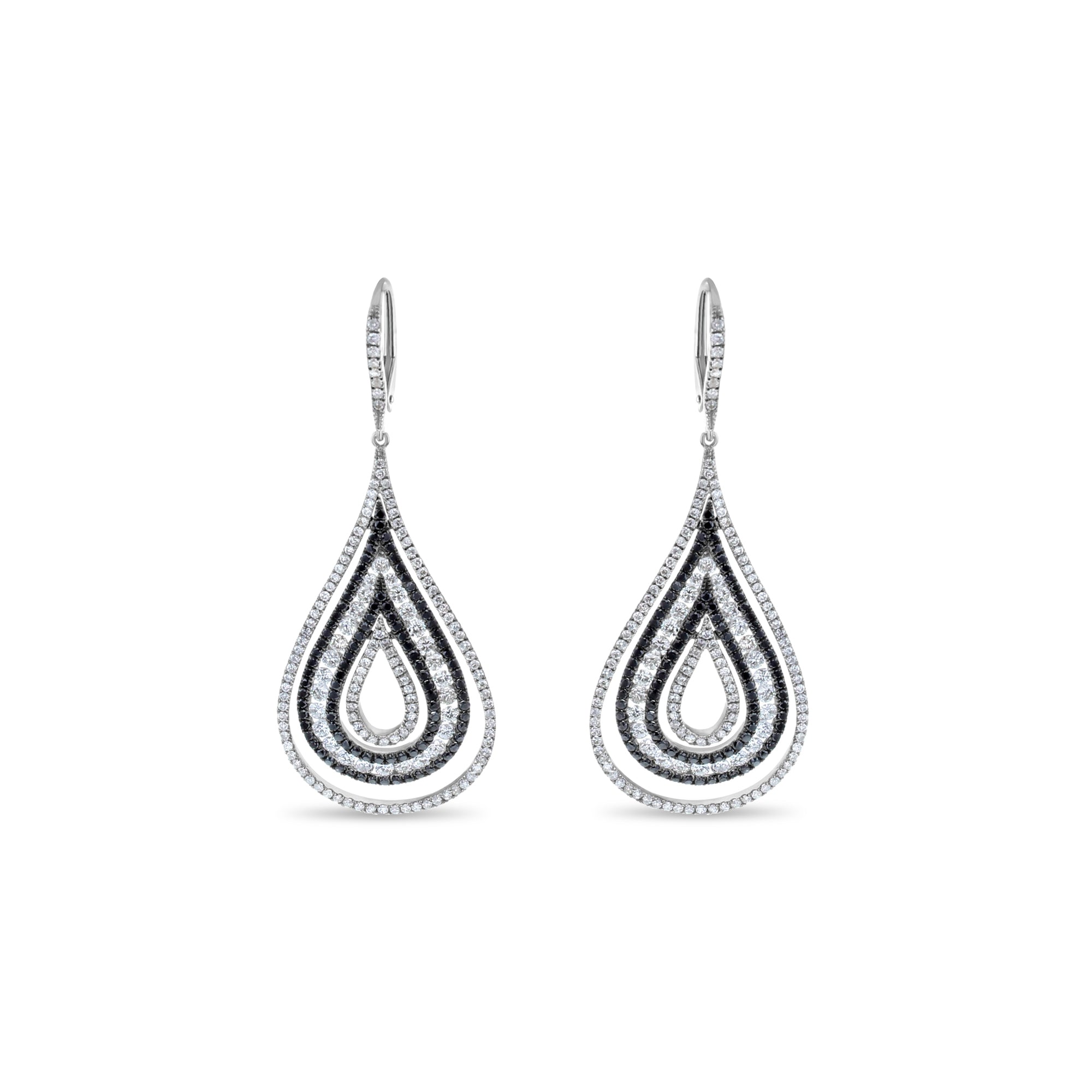 Pendientes pavé de diamantes blancos y negros en oro blanco de 18 k