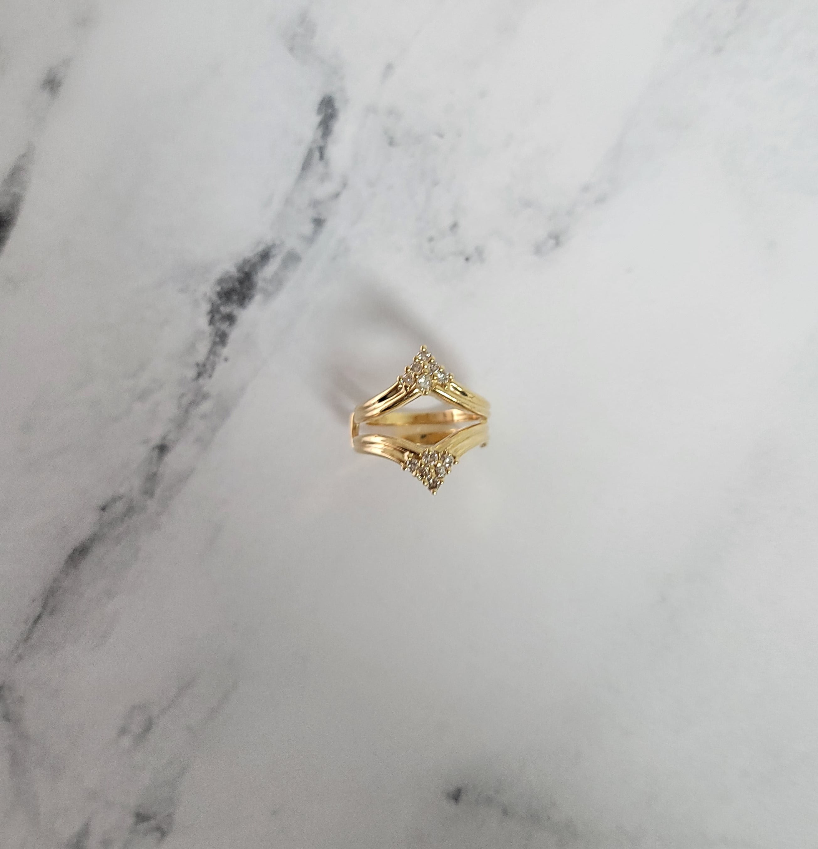 Protector/mejorador de anillo con diamantes estilo abanico