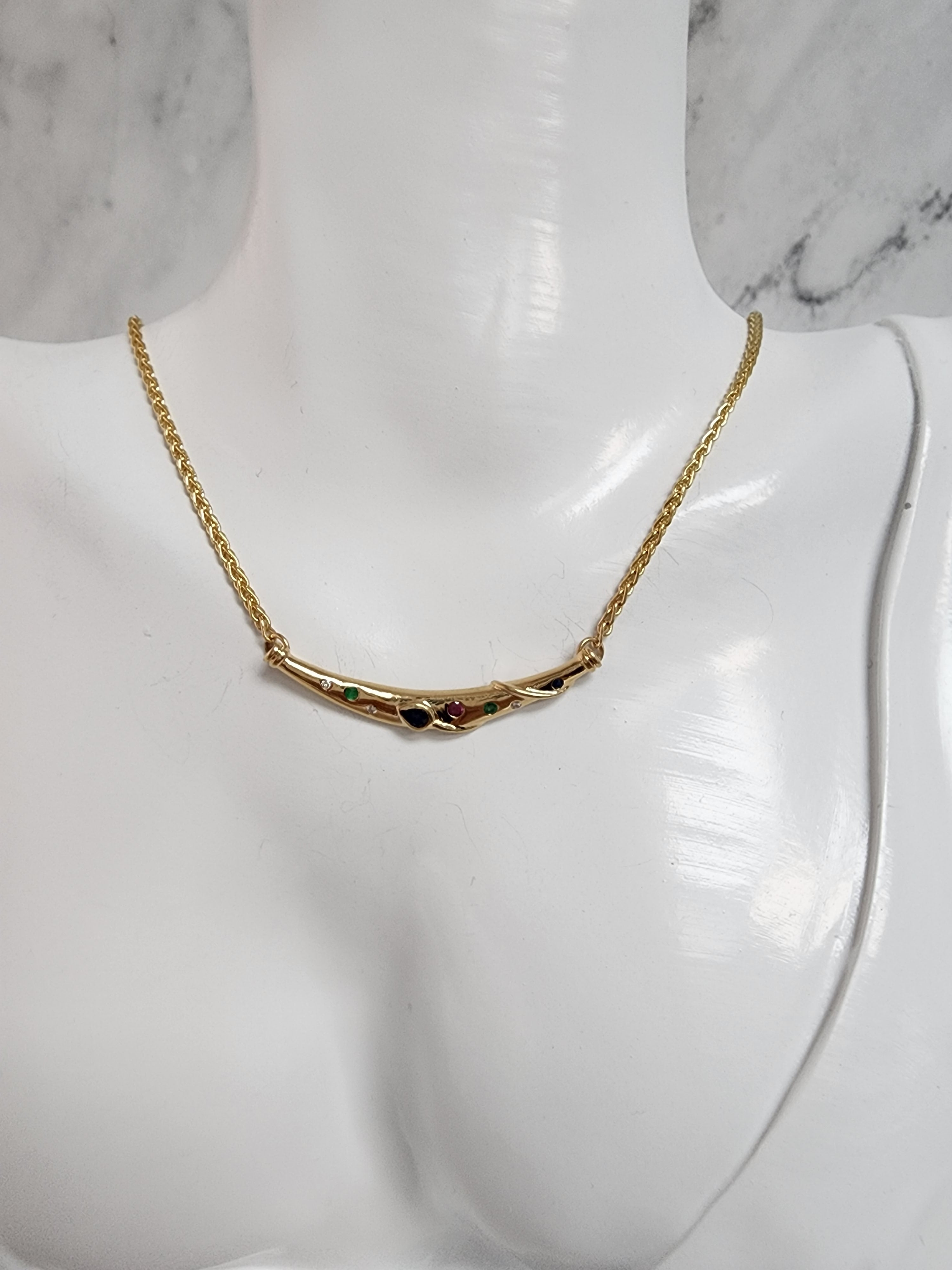 Collar de arco con piedras preciosas variadas