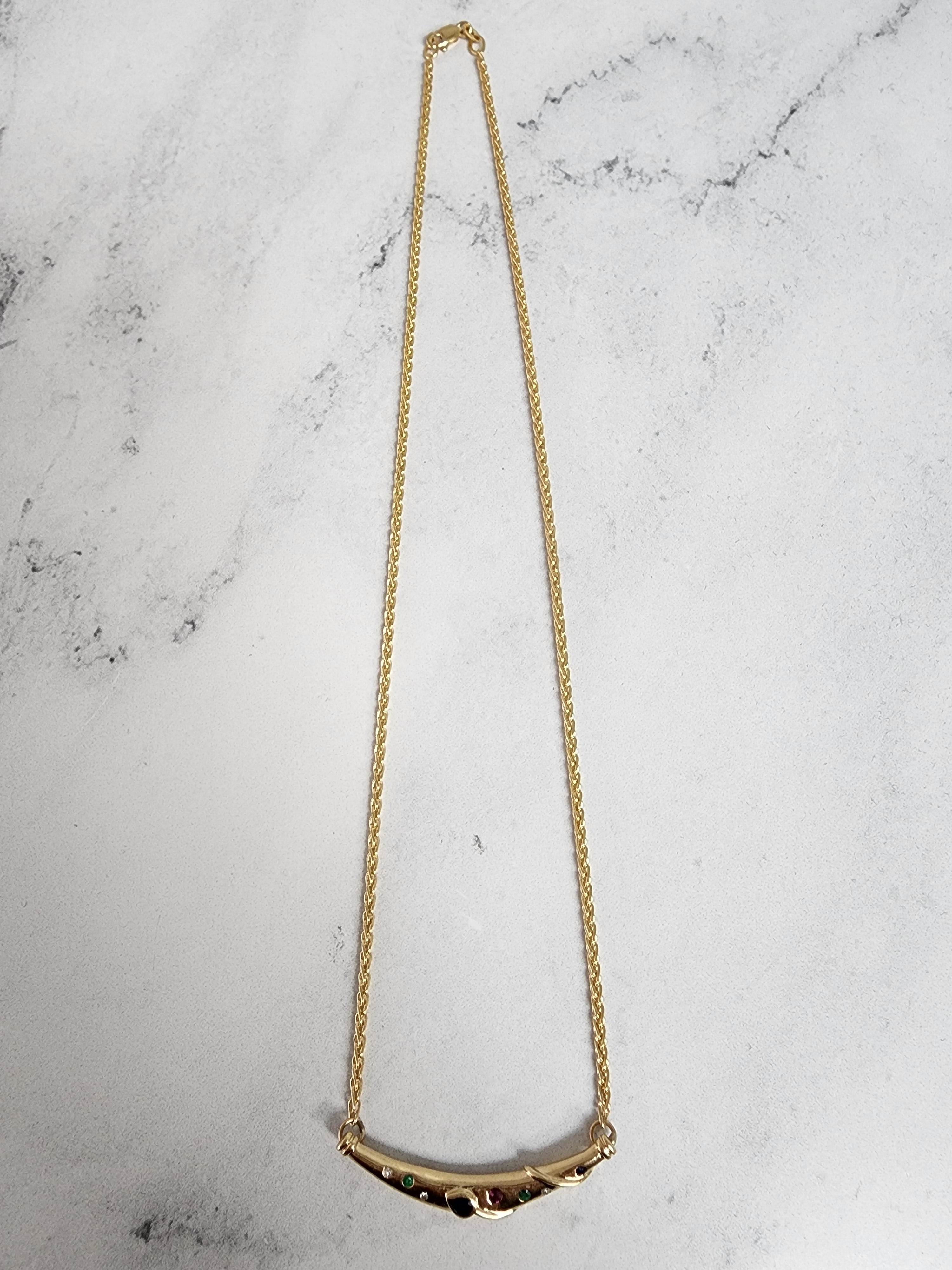 Collar de arco con piedras preciosas variadas