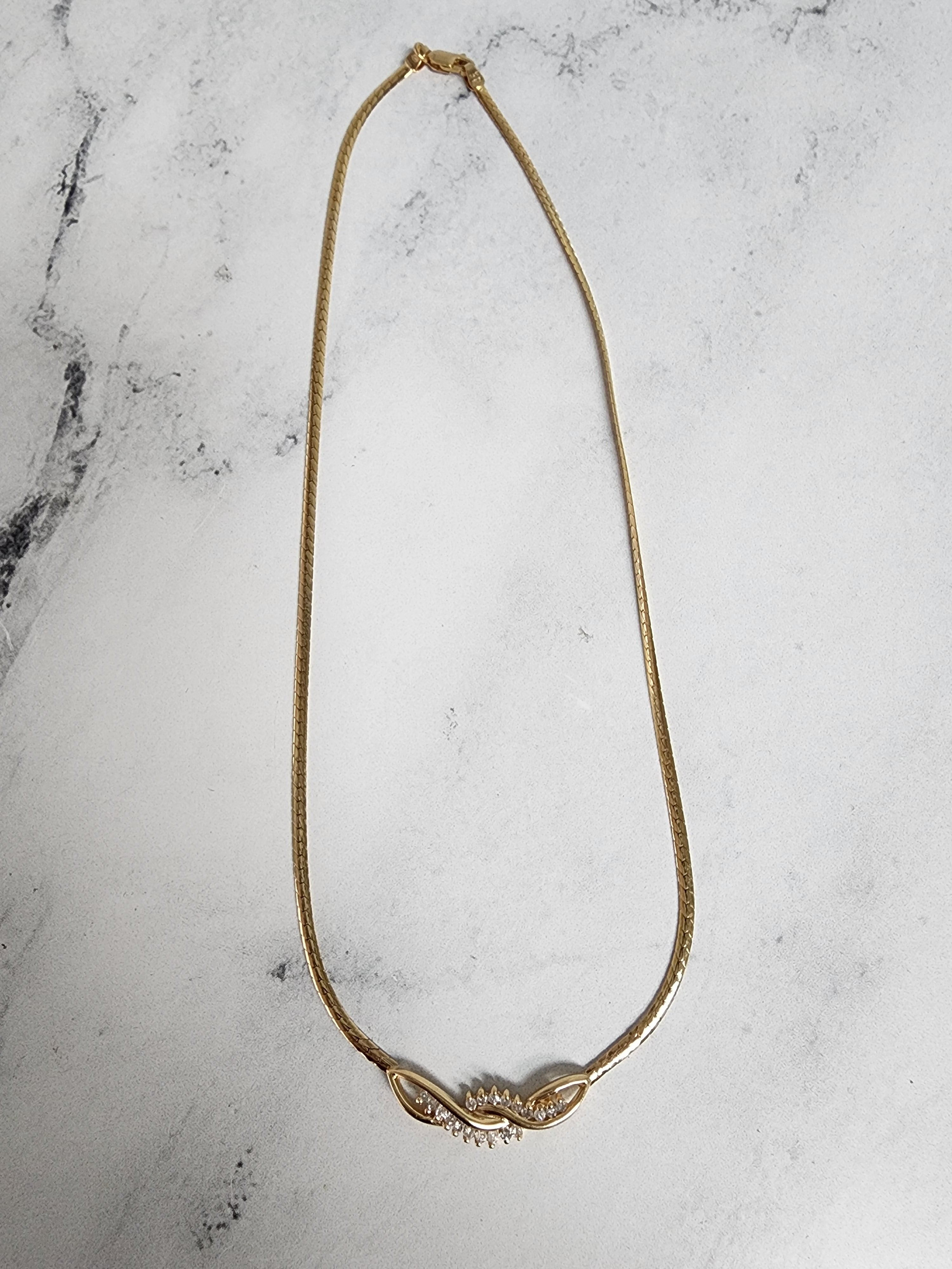 Collar de diamantes Infiniti con cadena de serpiente biselada