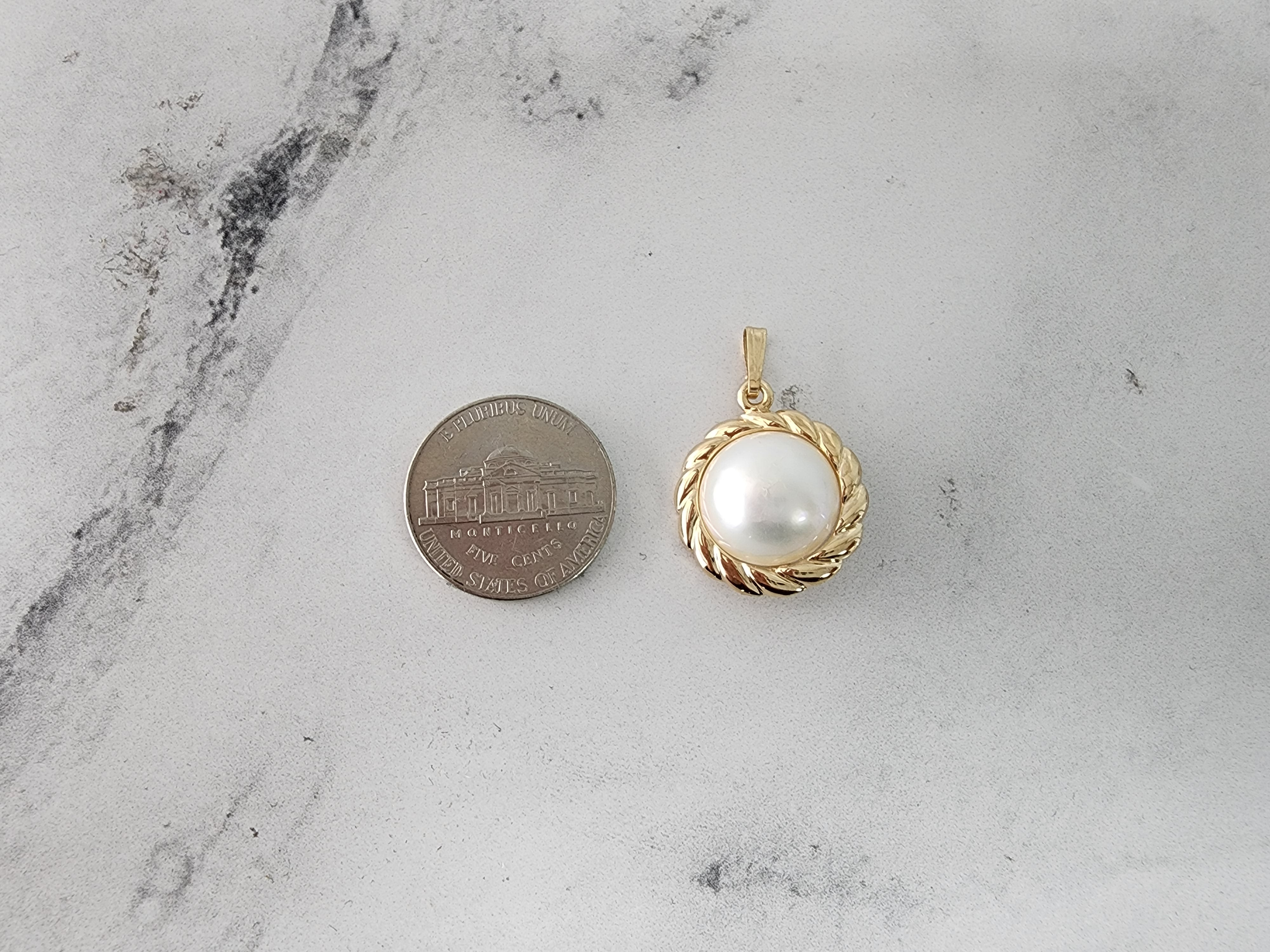 Collar de perlas Mabe con bisel trenzado