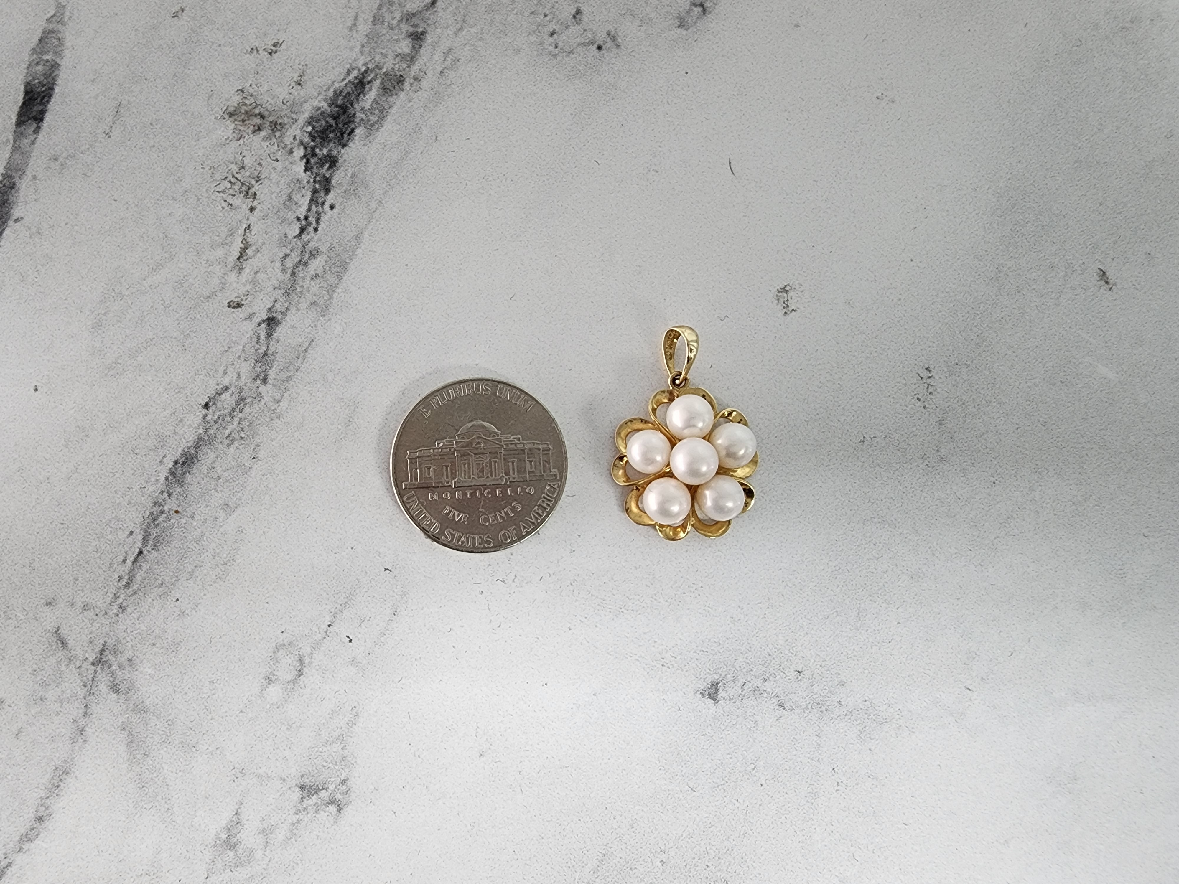 Collar de perlas de agua dulce en forma de flor
