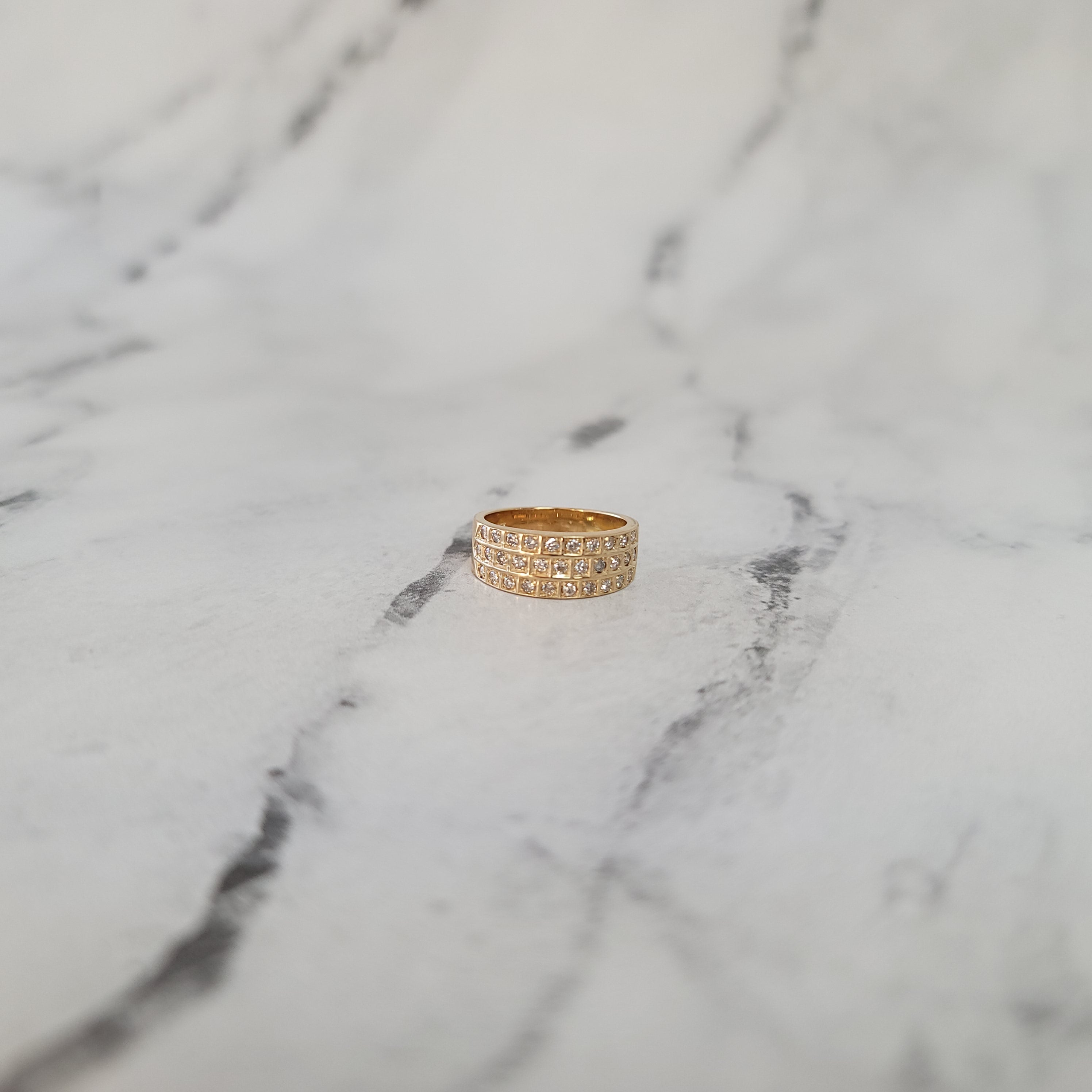 Alianza de boda de tres filas de diamantes de 0,50 ct en oro amarillo de 14 k