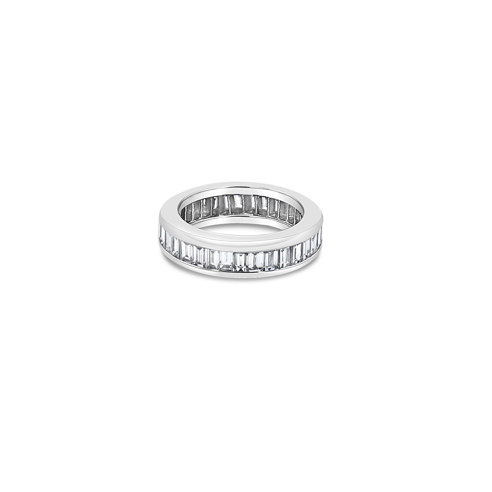 Alianza de boda de oro blanco de 14 k con diamantes de talla baguette de tres quilates