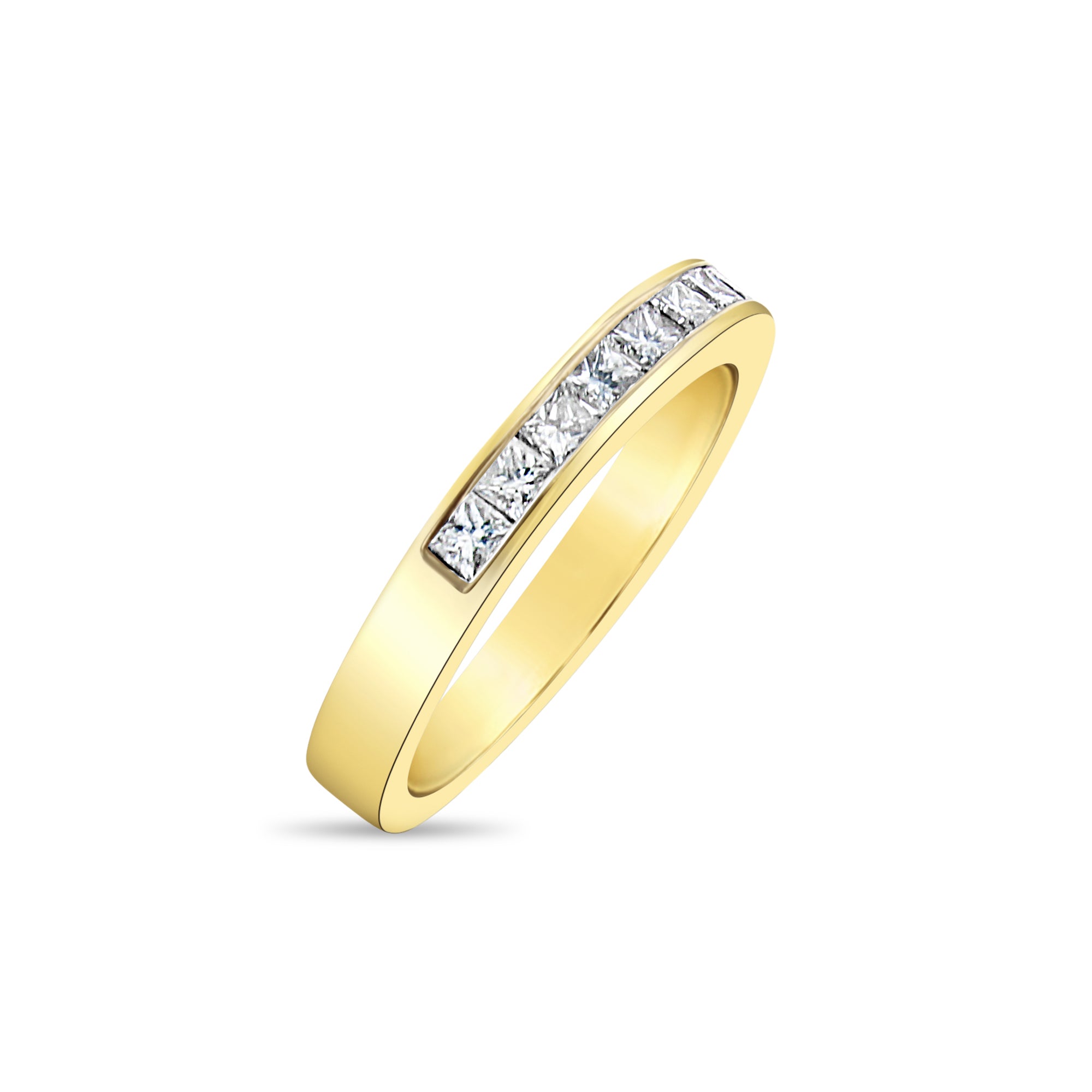 Alianza de boda con diamantes de talla princesa en oro amarillo de 14 k