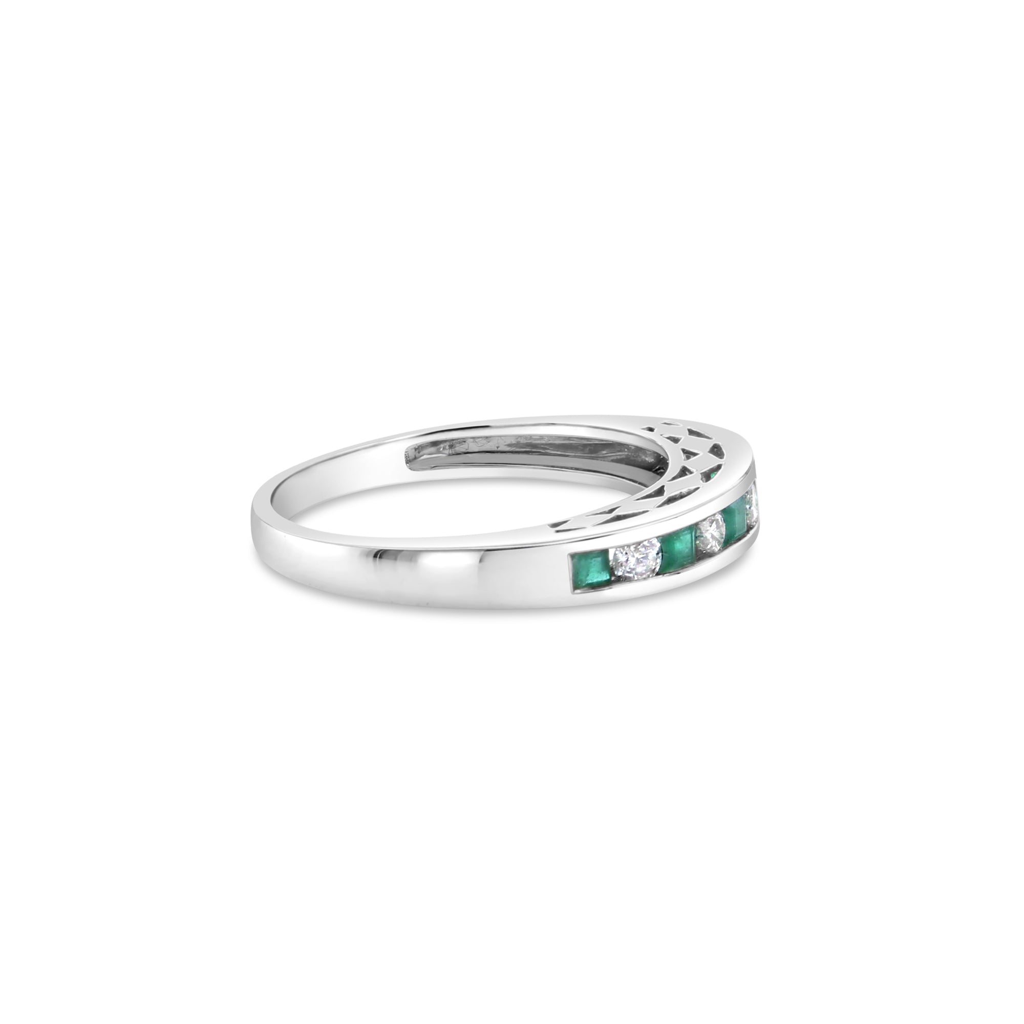 Alianza de boda con diamantes y esmeraldas en oro blanco de 14 k