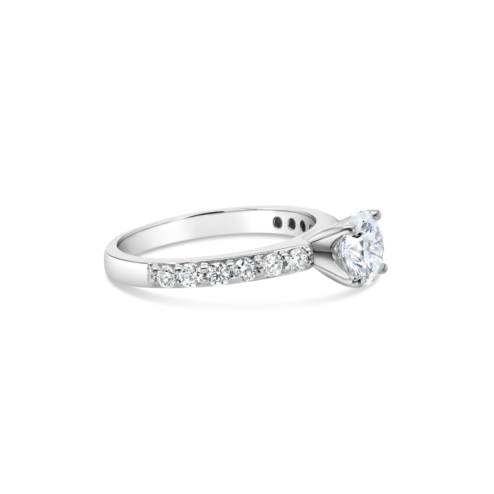 Anillo de compromiso clásico con diamantes en oro blanco de 14 k