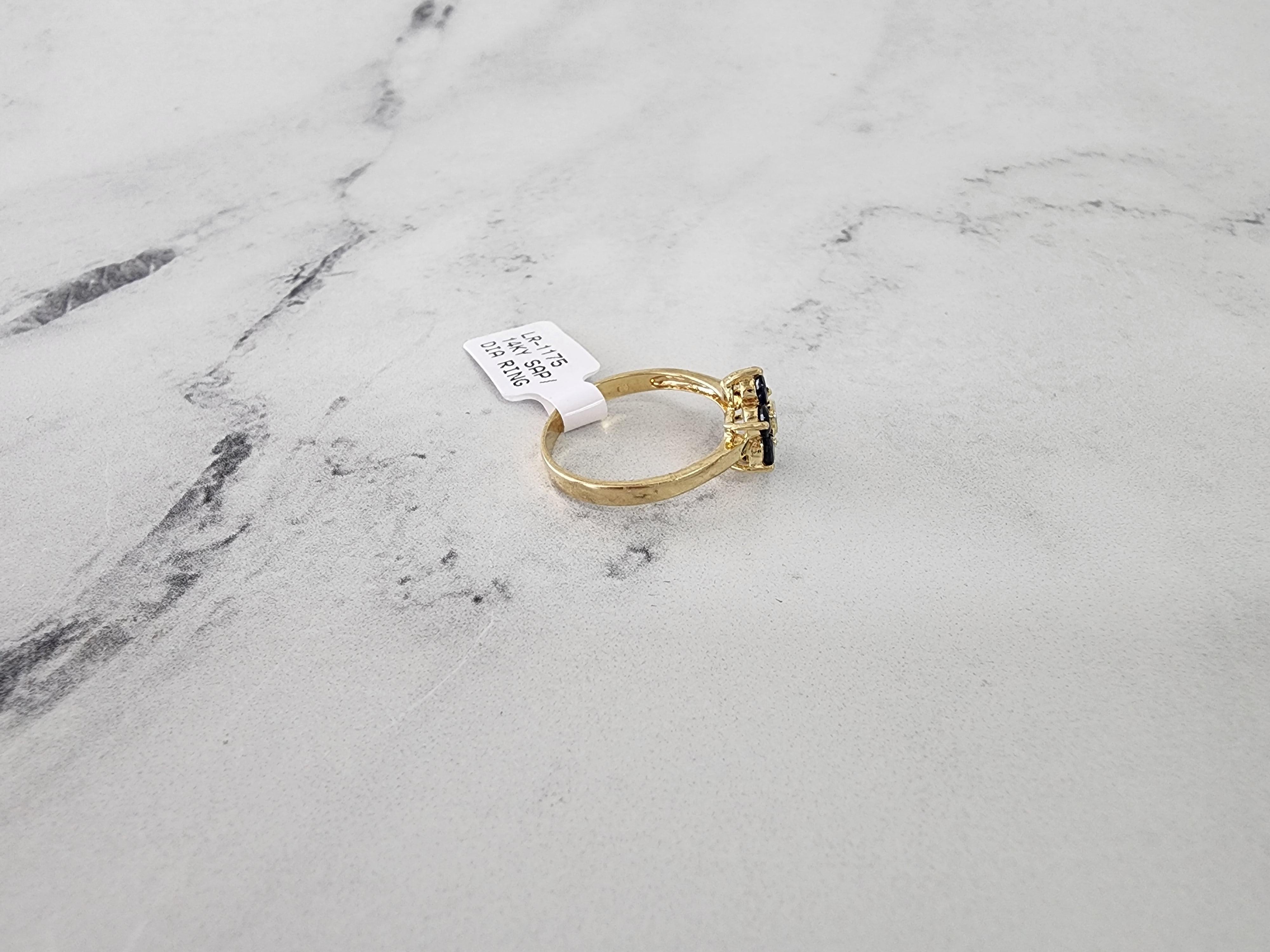 Sapphire Flower Shaped Ring 14K Yellow Gold