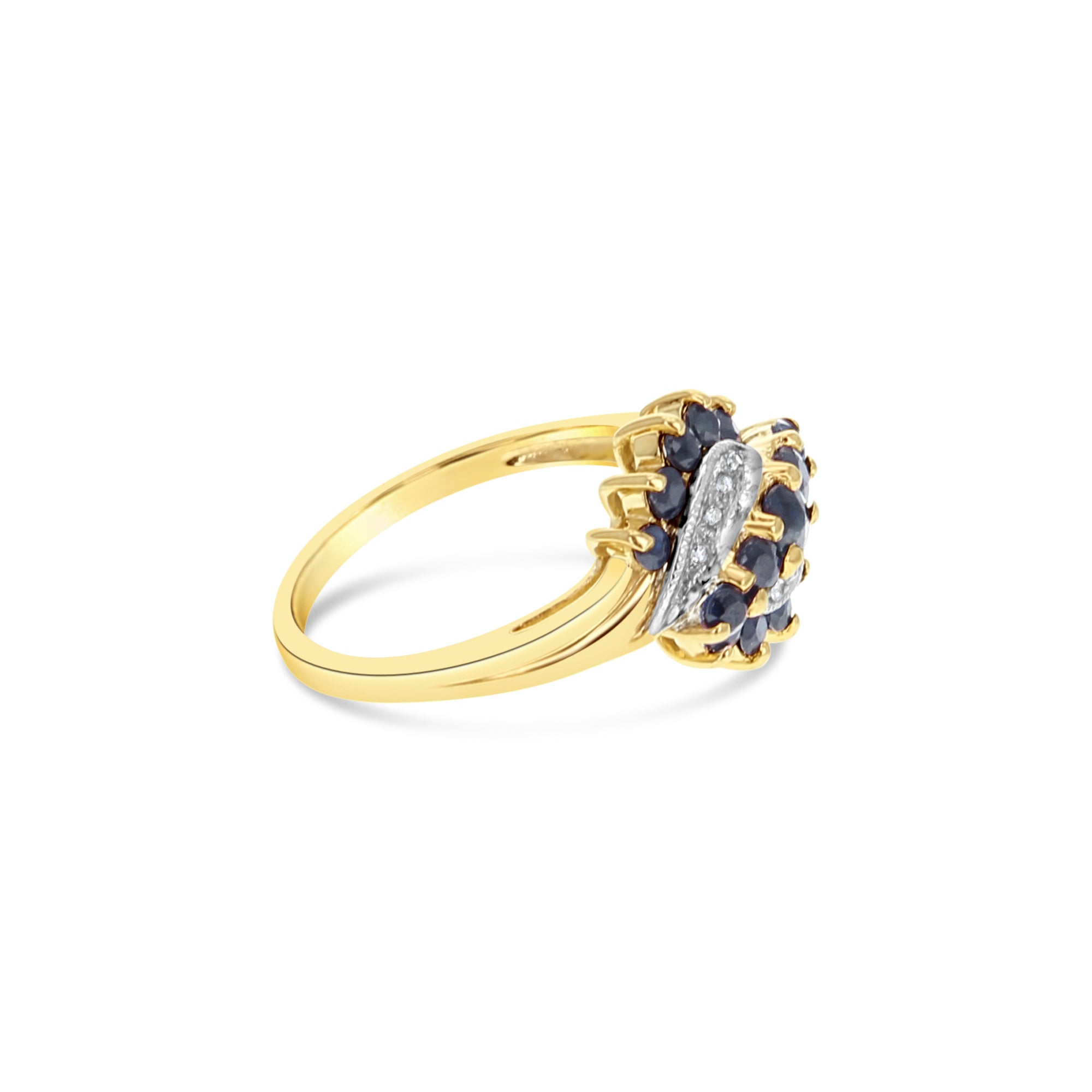 Anillo pavé de diamantes y zafiros en oro amarillo de 10 k