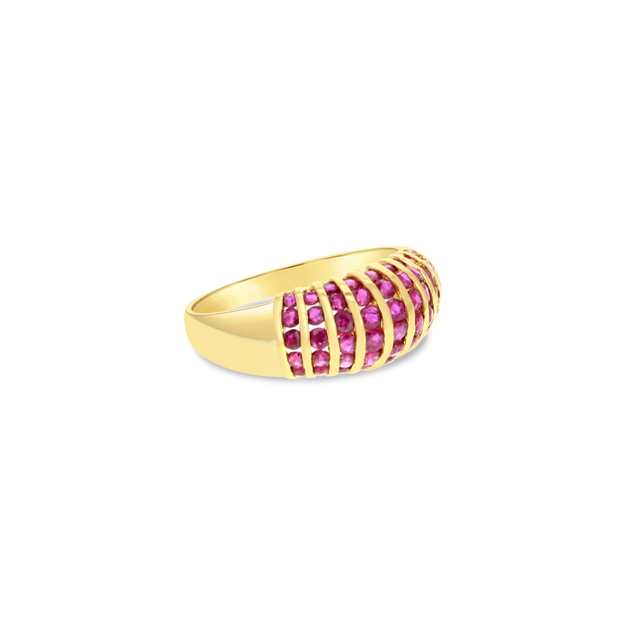 Anillo de cóctel con racimo de rubíes en oro amarillo de 14 k