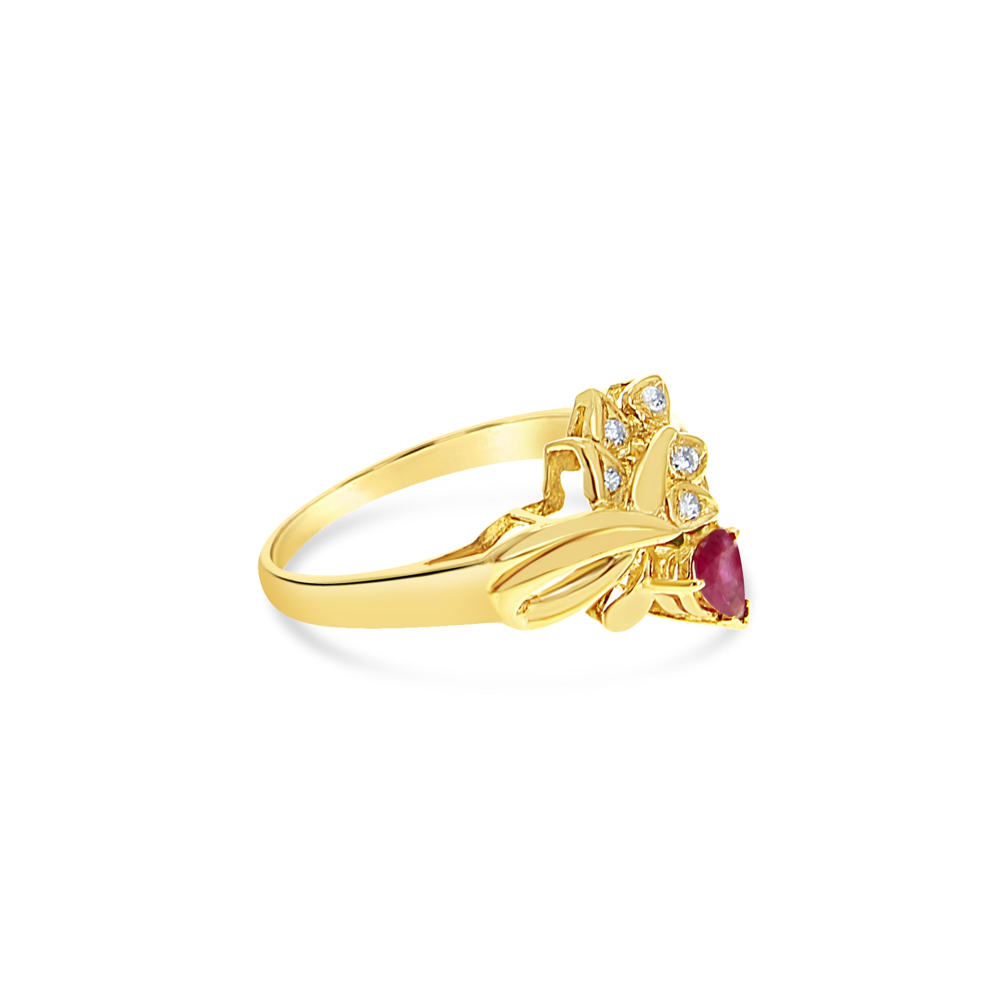 Rubí y diamante en forma de pera en oro amarillo de 14 k