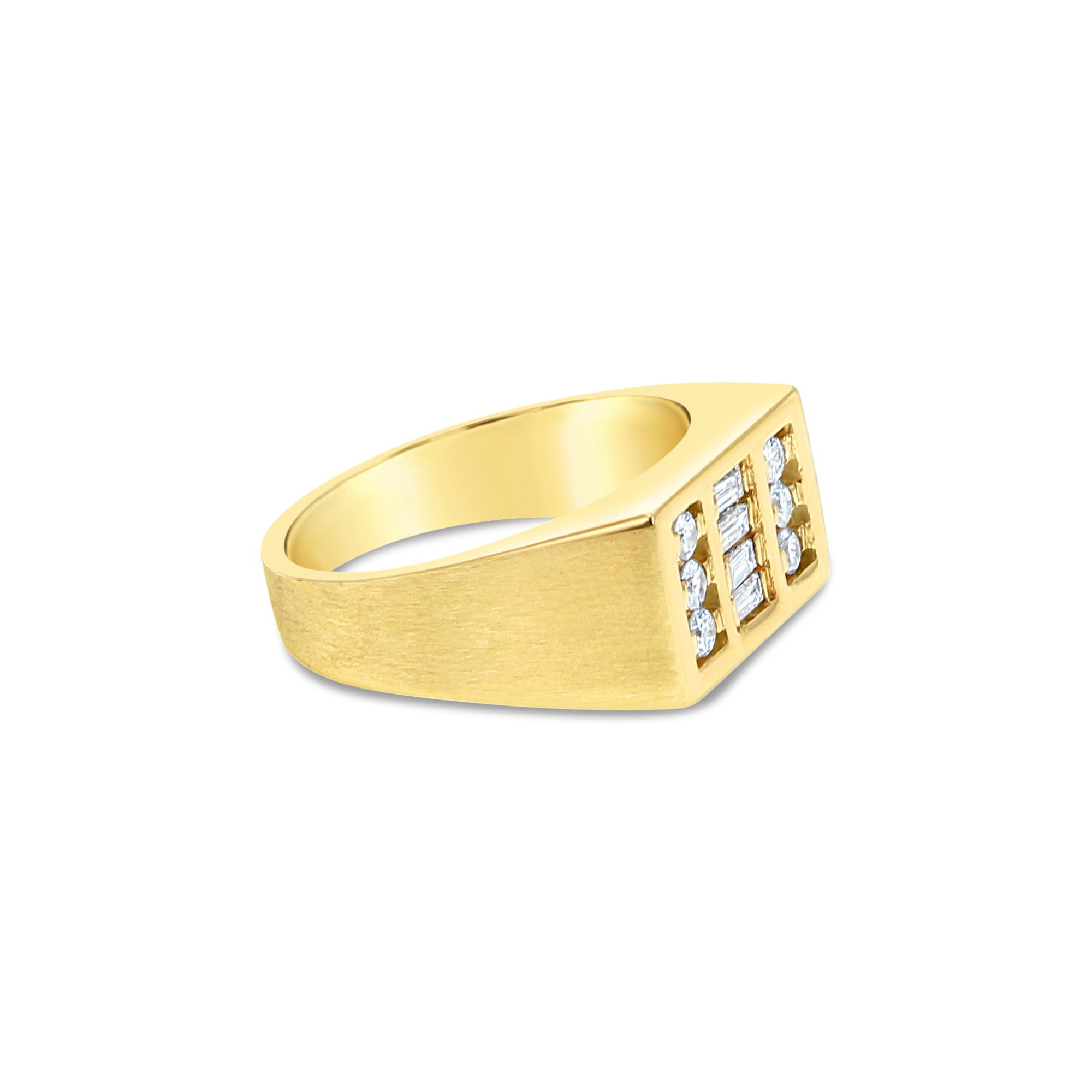 Anillo llamativo de tres filas de diamantes en oro amarillo de 14 k