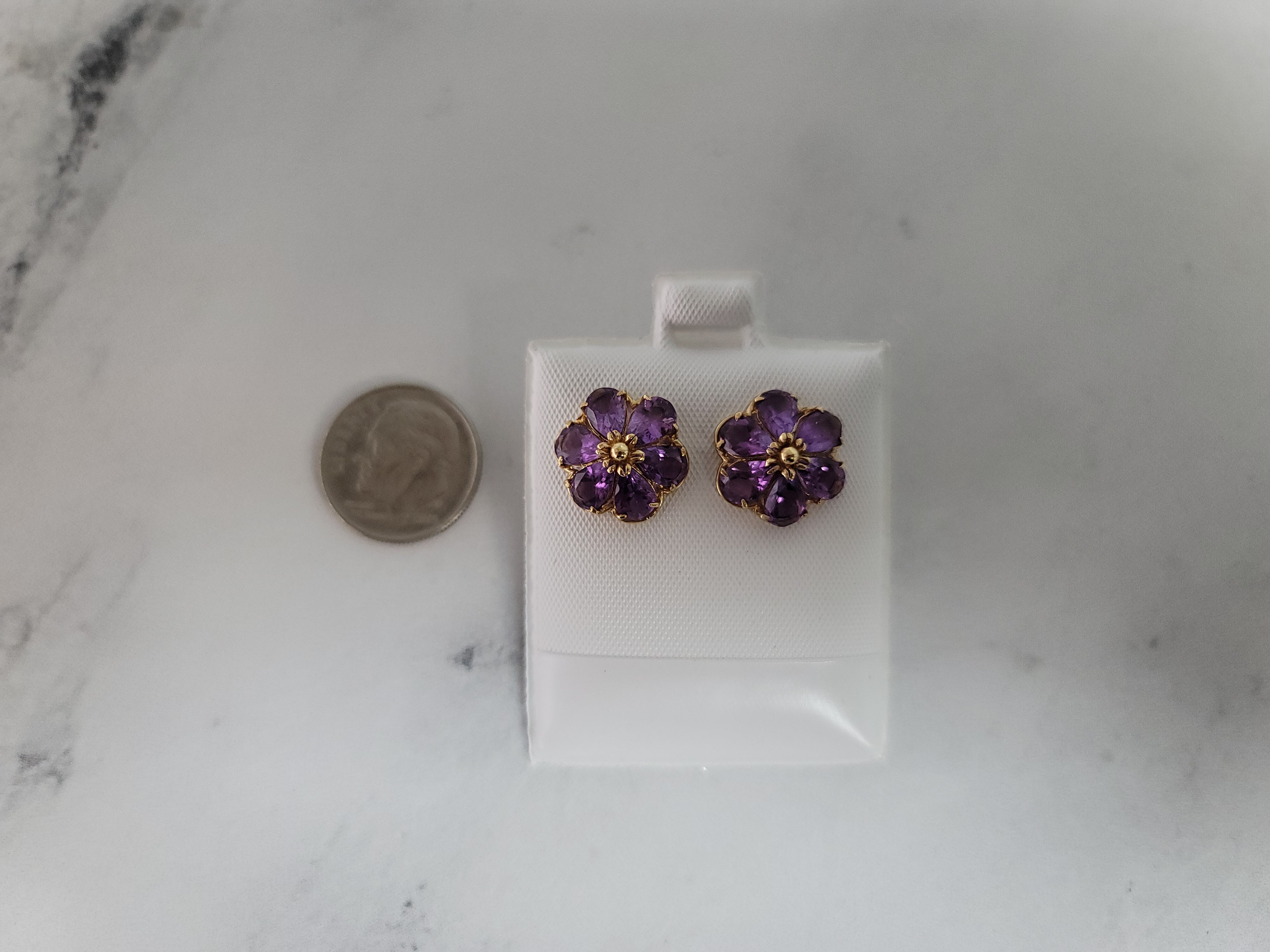 Pendientes con forma de flor de amatista en oro amarillo de 14 k