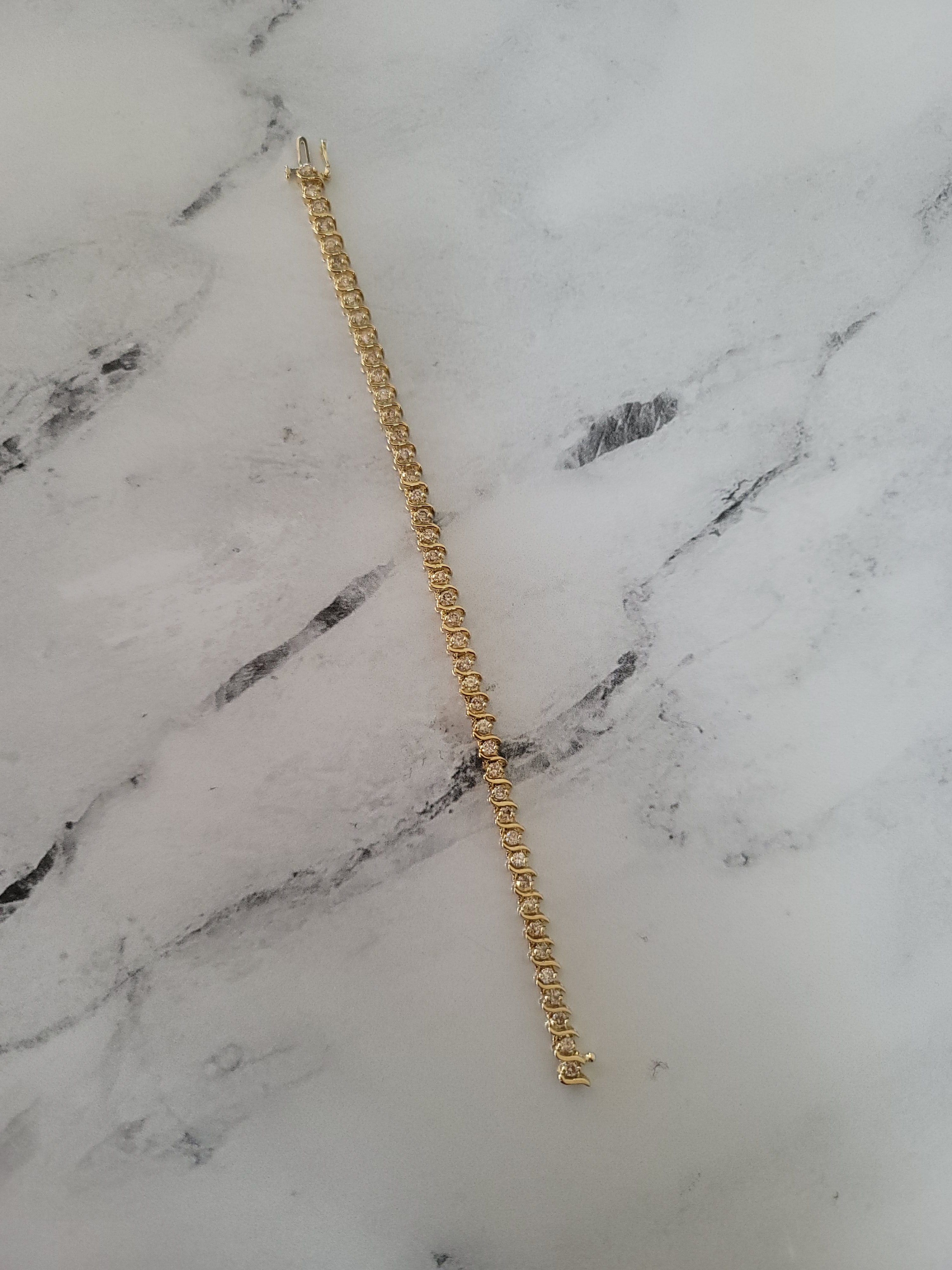 Pulsera de tenis estilo S de 3 quilates en oro amarillo de 14 k