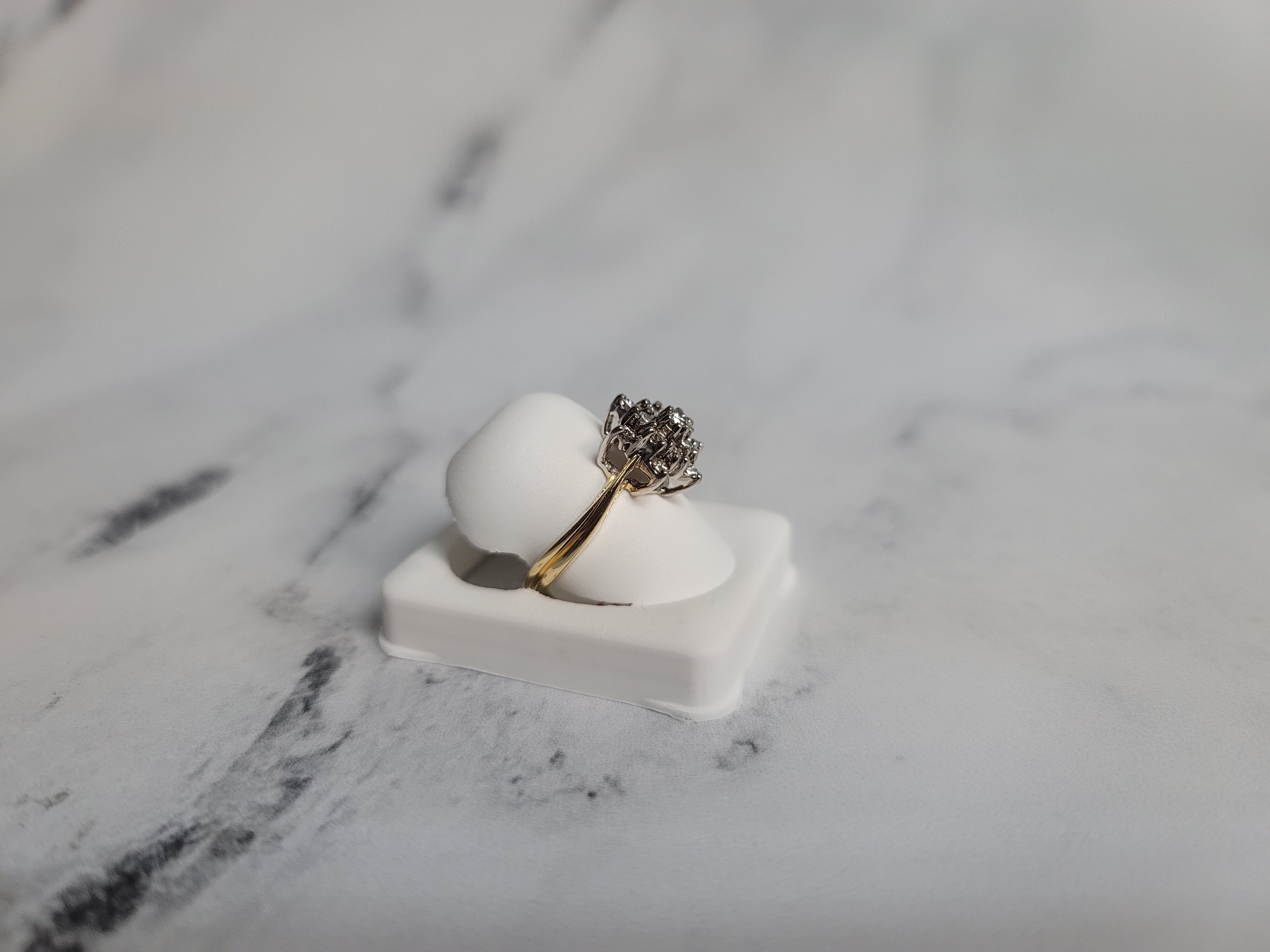 Anillo de diamantes en forma de estrella de 0,75 ct en oro amarillo de 14 k