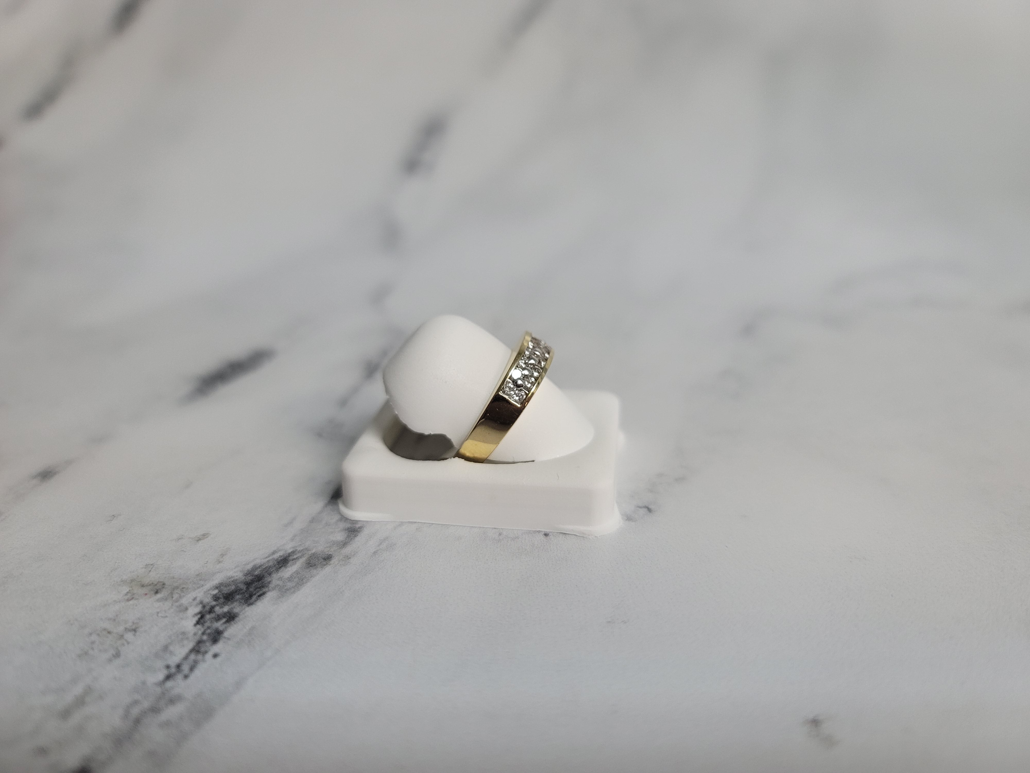 Alianza de boda de dos filas de diamantes de 0,52 ct en oro amarillo de 14 quilates