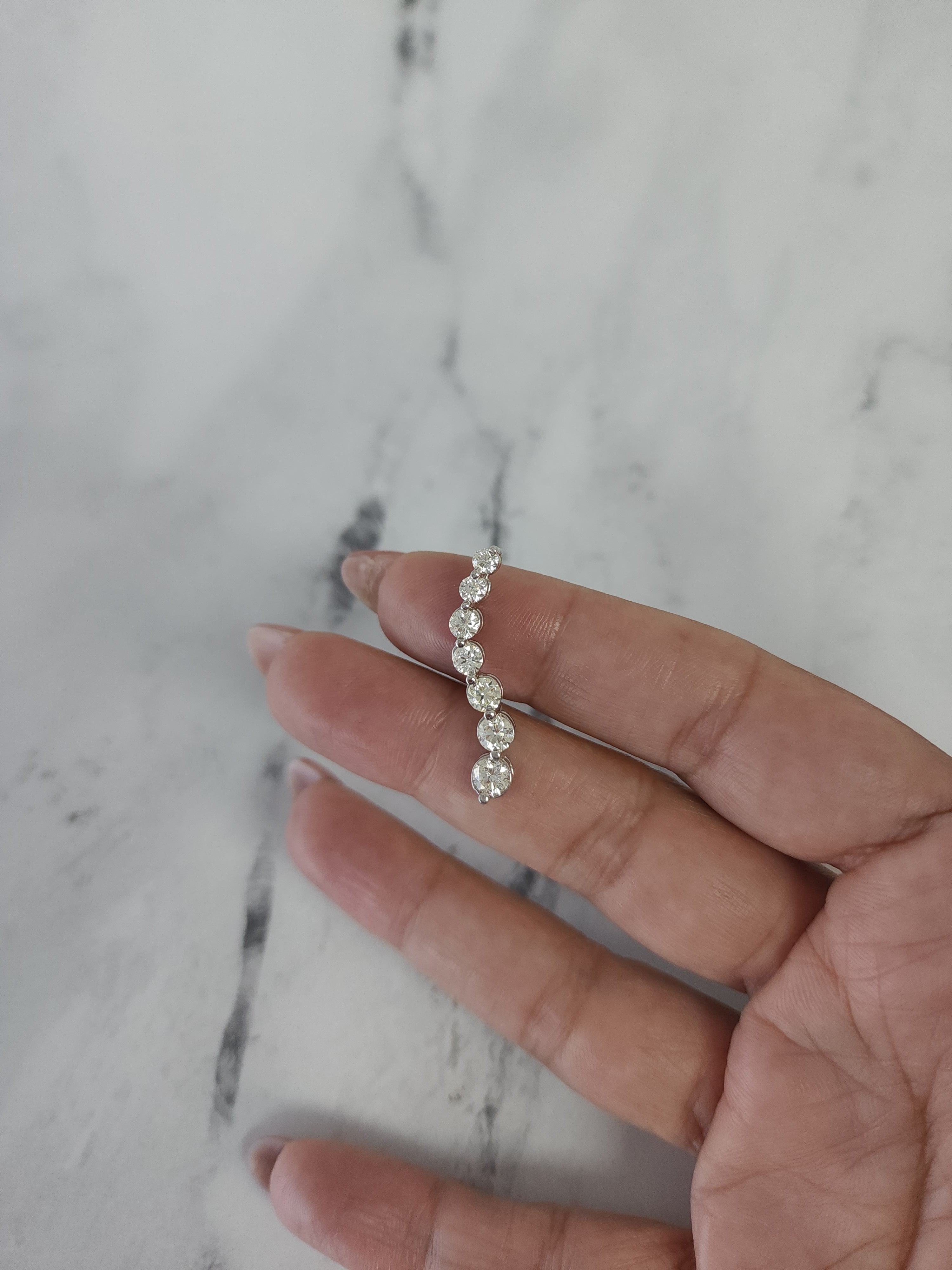 Collar Journey de diamantes degradados de 1,53 ct en oro blanco de 14 k