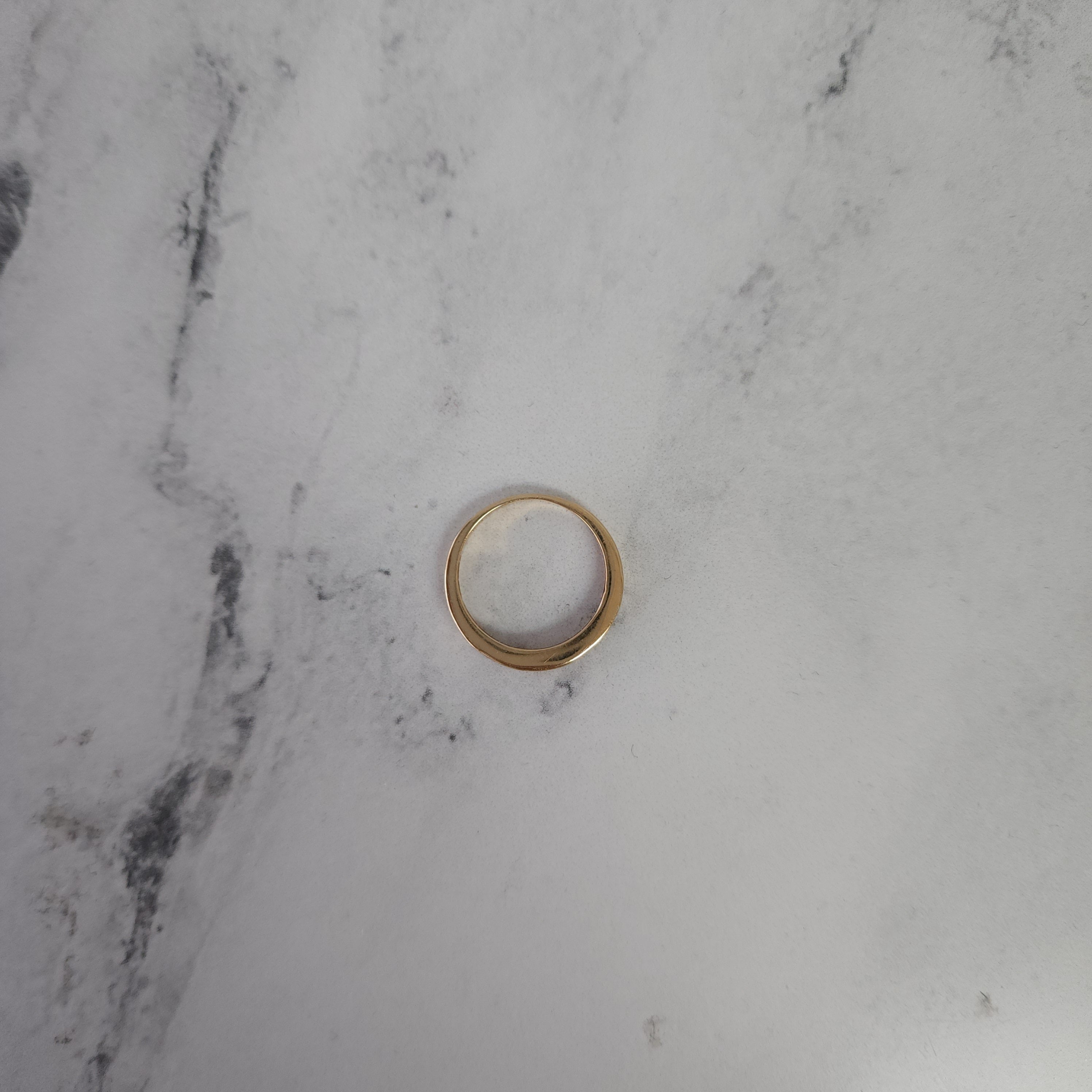 Alliance en or jaune 14 carats avec diamants et rubis de 0,50 ct