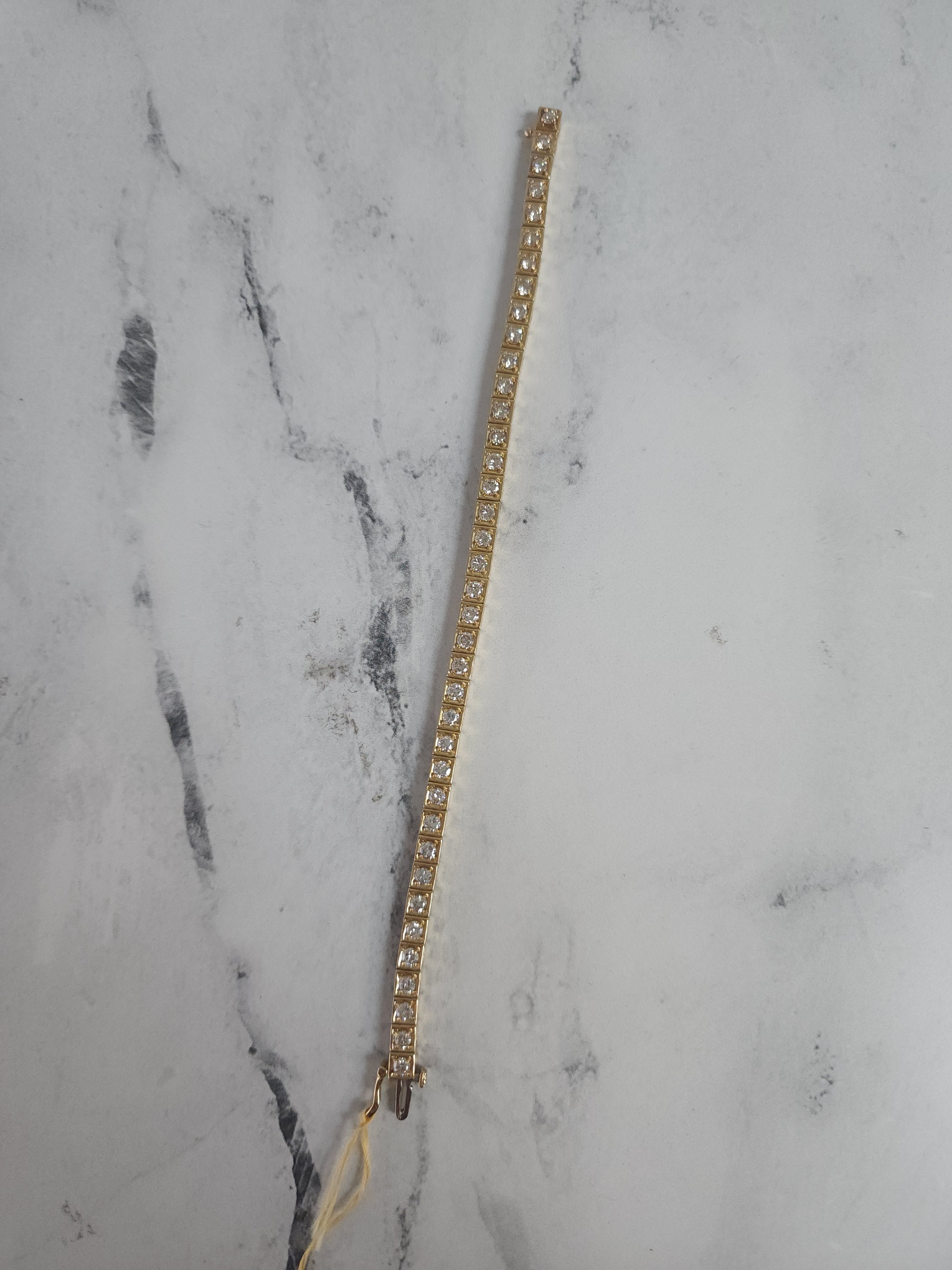 Pulsera de tenis con diamantes de cinco quilates y engaste en bisel cuadrado