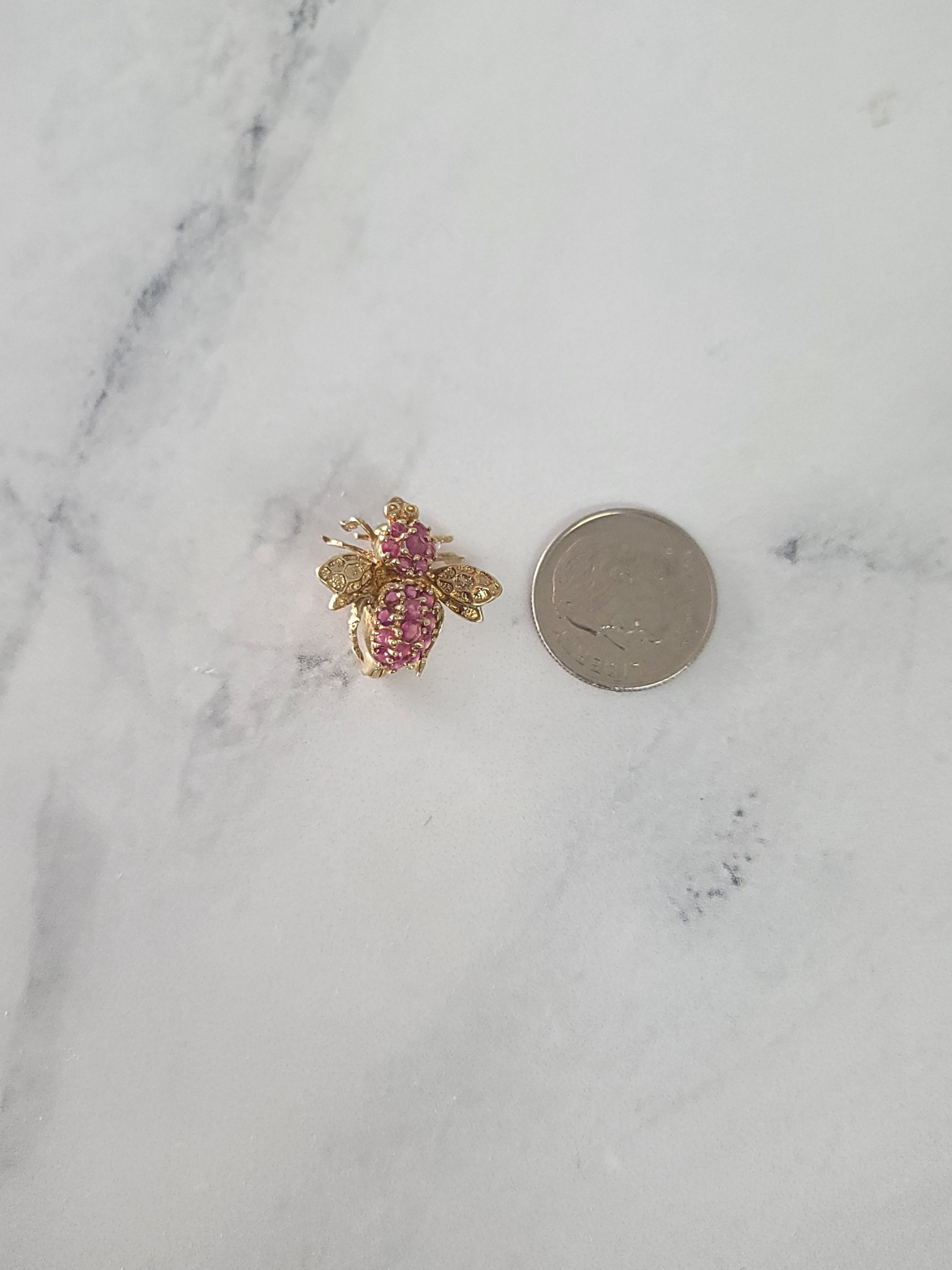 Broche de abejorro con rubí en oro amarillo de 14 k