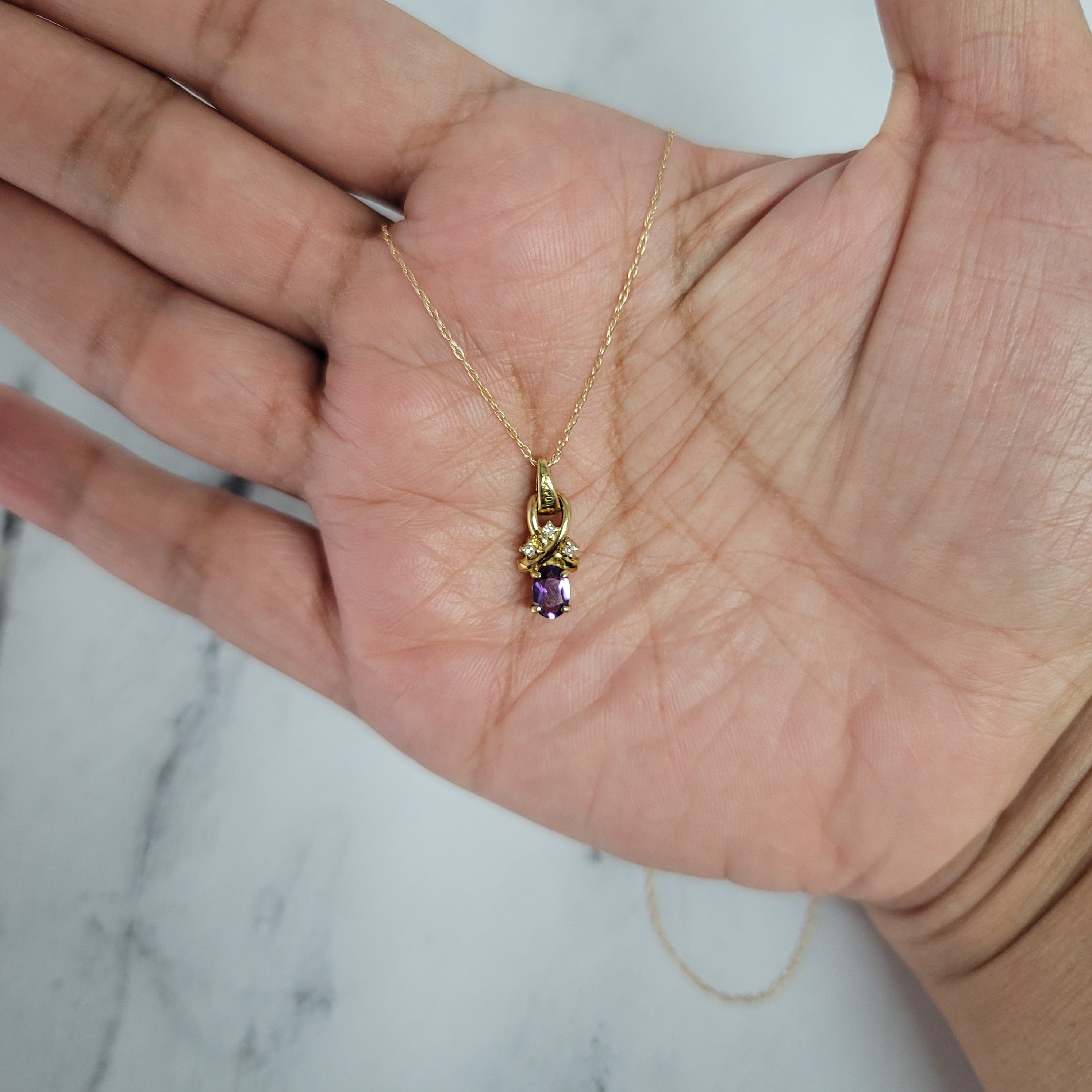 Colgante vintage ovalado de amatista en oro amarillo de 14 k