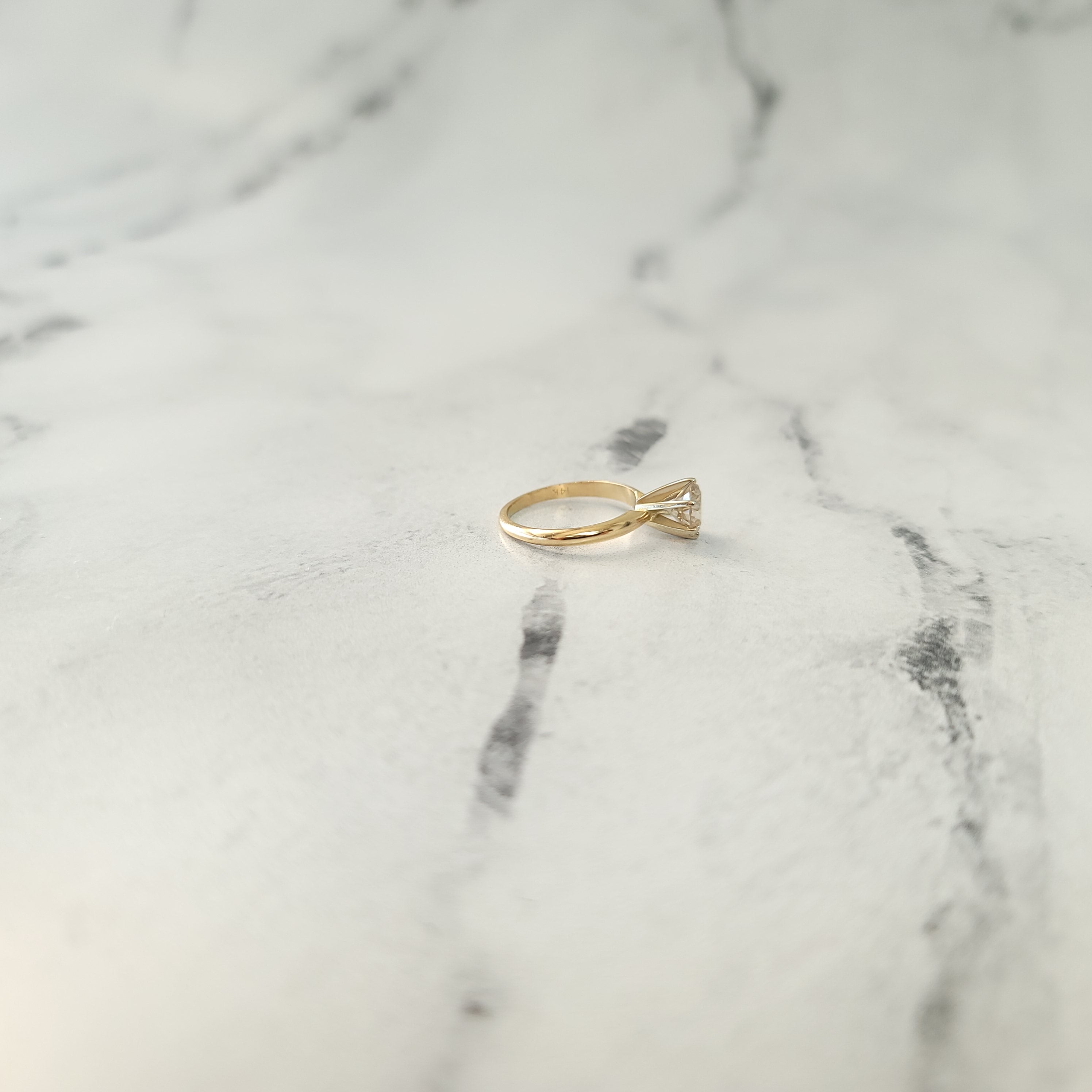 Anillo de compromiso con diamante solitario brillante de un quilate, 1,21 ct