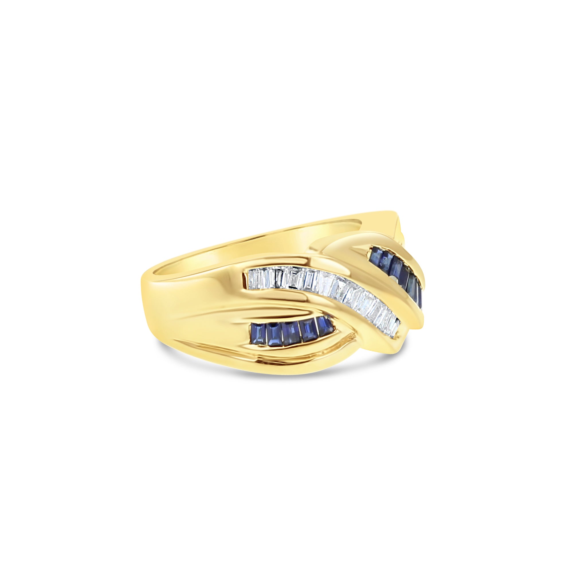 Anillo de cóctel con zafiro y diamantes en talla baguette en oro amarillo de 14 k