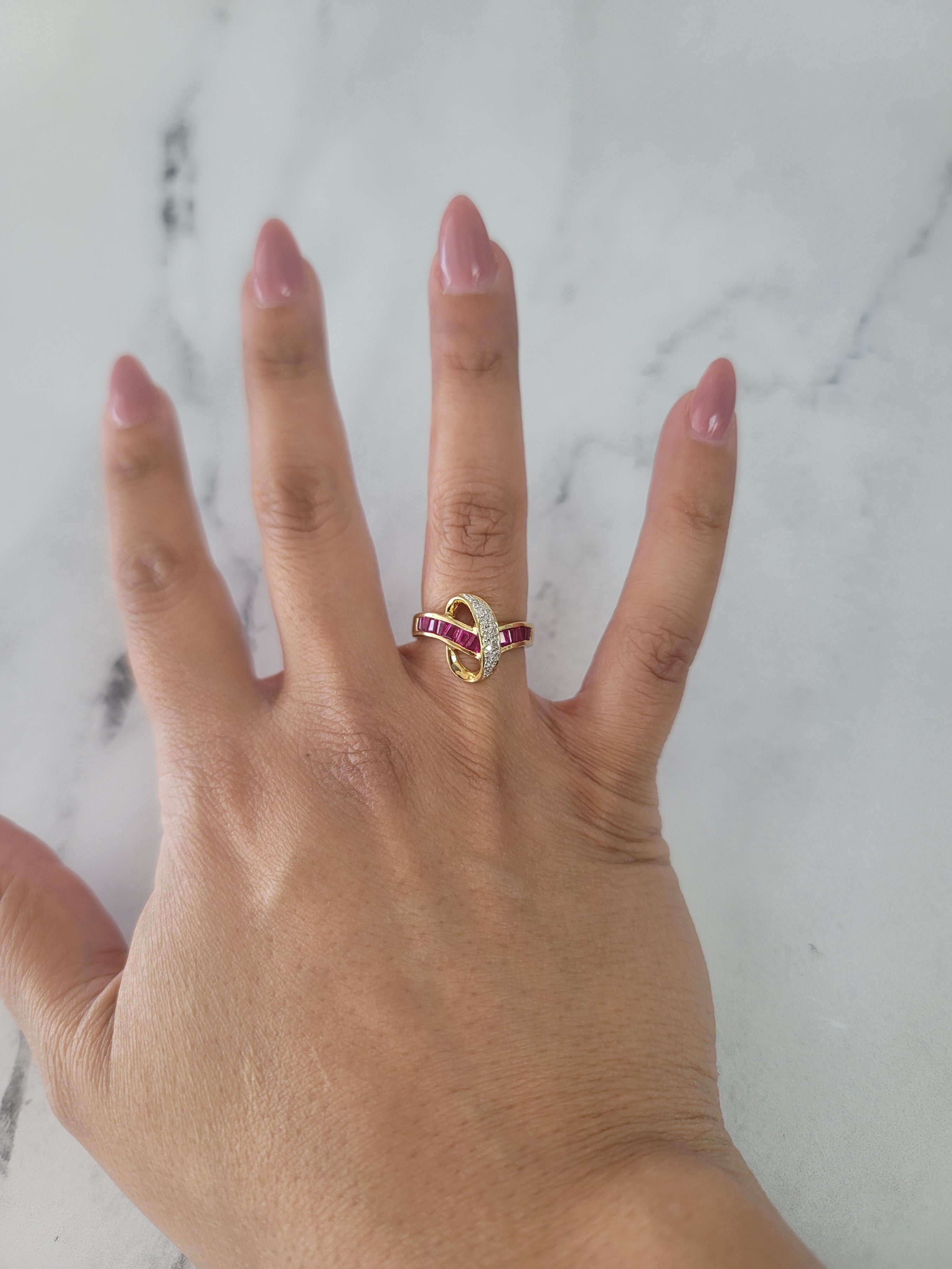 Bague pavée de rubis et de diamants ou bague saphir et diamants